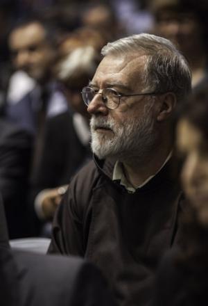 Galleria fotograficaHangar Bicocca, via Chiese 2, Milano. Per la prima volta teatro della presentazione della Guida di Identit&agrave;, &egrave; uno spazio polifunzionale nato nel 2004 dalla riconversione a spazio d&rsquo;arte contemporanea di un ex stabilimento appartenuto alla BredaAperto da gioved&igrave; a domenica, dalle 11 alle 23L'Hangar &egrave; anche HB Kids, programma di attivit&agrave; concepito apposta per i bimbi dai 12 ai 14 anni e le loro famiglie&nbsp;I Sette Palazzi Celesti di Anselm Kiefer, mostra permanente dell'HangarCon le permanenti, anche splendide mostre temporanee come Unidisplay di Carsten Nicolai, a&nbsp;cura di Chiara Bertola e Andrea LissoniSedie in attesa della conferenza di Identit&agrave;Claudio Scavizzi, regista di produzione, Magenta BureauRiunione pre-conferenza: Cinzia Benzi, colonna commerciale di Identit&agrave; Golose e Paolo MarchiAll'accoglienza: Annalisa Bianchi ed Elisa Pella di Magenta BureauClaudio Ceroni, presidente di Magenta Bureau, l'altra met&agrave; di Identit&agrave; GolosePaolo Marchi, l'altra met&agrave; di Identit&agrave; Golose, curatore della GuidaMain sponsorCarlo Cracco, ristorante CraccoOre 10.30, la sala inizia lentamente a riempirsiOre 11, la sala &egrave; gremita. In foto si riconoscono, da sinistra, Lorenzo Cogo, Fabio Pisani,&nbsp;Antonio Santini, Stefania Moroni, Gennaro Esposito, Mario Peqini, Alessandro NegriniTarsia Trevisan, giornalista di Class Life e splendida conduttrice della giornataFabio Barbaglini, da poco al timone della gloriosa Antica Osteria del Ponte di Cassinetta di Lugagnano (Milano)Carlo CraccoLuigi Taglienti, Trussardi alla ScalaChicco Cerea, Da Vittorio a Brusaporto (Bergamo)Anna Maschio, Bonaventura Maschio