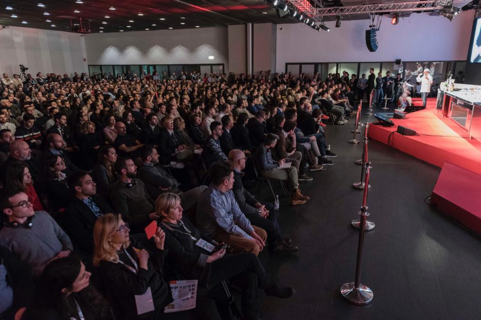 Galleria fotografica






Yannick Alléno davantin allo stand S.Pellegrino "The Experienze Table"









Matteo Lunelli, Oscar Farinetti, Francesco Cerea e, seduti, Josep Roca e Antonio Santini









Francesca Romana Barberini allo stand Petra Molino Quaglia









Massimo Bottura & selfie









Franco Pepe e Carlo Cracco









Fabrizio Ferrari e Nicola Fossaceca allo stand della Fondazione Birra Moretti









Gran folla: là in fondo c'è Pino Cuttaia...









Stand del Consorzio Tutela Grana Padano Dop, con Elisabetta Serraiotto









Paolo Parisi, Simone Rugiati & friends









Elio Sironi alla The Experience Table, che ha servito 800 coperti in tre giorni









Selfie con Viviana Varese e Francesca Romana Barberini



















Paolo Griffa









Oscar Farinetti e Claudio Ceroni









Yannick Alléno, Camilla Lunelli, Davide Oldani









Annie Féolde, Franco Pepe









Ri-Bottura da Lavazza









Solaika Marrocco alla Fondazione Birra Moretti









Marco Stabile









Renato Bosco











