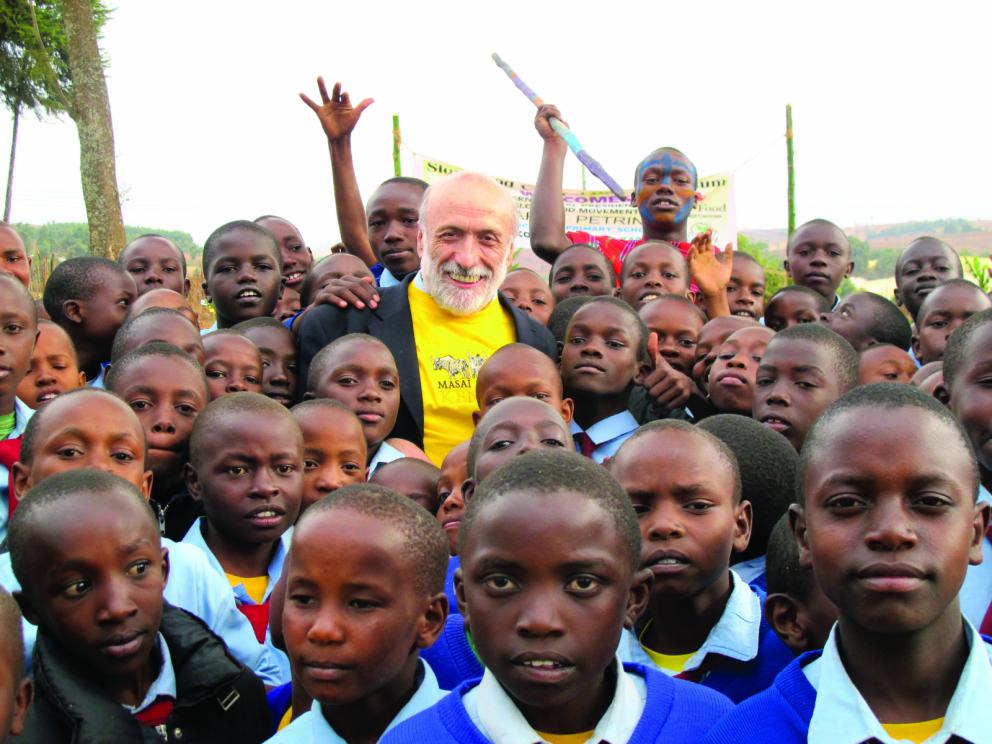 Galleria fotografica






La copertina di Slow Food. Storia di un’utopia possibile, di Carlo Petrini e Gigi Padovani, Giunti-Slow Food Editore, pagg 356, settembre 2017, 18 euro (15,30 euro acquistandolo qui)









Il manifesto Slow-food uscito il 3 novembre 1987 sul Gambero Rosso, con una chiocciola disegnata da Gianni Sassi









Carlin Petrini a Terra Madre









Passo indietro, siamo agli albori di Slow Food: Cantè i'euv nel 1979









Cantè i'euv nel 1979. Si riconosce Petrini, quarto da sinistra









Il primo numero della rivista La Gola, nell'ottobre 1982









La prima guida vini, nel 1988









La tessera Arcigola 1988









La tessera Arcigola 1989









La prima tessera Slow Food, nel 1990









Foto ricordo del congresso di Parigi nel 1989









Il congresso a Venezia nel 1990









Rivista Slow Food, 1993









Petrini con le gemelle Nete e Carlo Rambaldi a Sanremo









Anni Novanta: Giovanni Ravinale, Carlìn Petrini, Azio Citi 









1996: primo Salone del Gusto di Torino









1996: Laboratorio del Gusto al primo Salone di Torino









Una vignetta del 1996









2003: Vandana Shiva, Carlo Petrini e Alice Waters









Petrini nel 2004 tra l'allora presidente della Regione Piemonte, Enzo Ghigo, e l'allora sindaco di Torino Sergio Chiamparino









Il primo Terra Madre nel 2004









Petrini, Vandana Shiva ed Enzo Bianchi a Terra Madre nel 2004









2006: Carlo d'Inghilterra a Pollenzo






