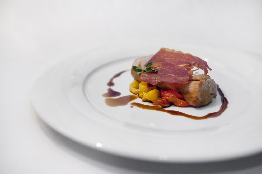 PhotogalleryCold tomato soup with vegetable brunoise, toasted bread with mizidra&nbsp;(Yiannis Loukakos)Saut&eacute;ed tuna filet with aubergine caponata (Yiannis Loukakos)Crispy fried shrimps from the Amvrakikos Gulf with tarama and caper sauce (Yiannis Loukakos)Spicy chicken pita wraps with tomato and yogurt sauce (Yiannis Loukakos)Pork and beef keftedakia meatballs with spicy tomato sauce and potato chips (Yiannis Loukakos)Risotto cacio e pepe with grana padano and selected pepper (Giovanni Sandri)