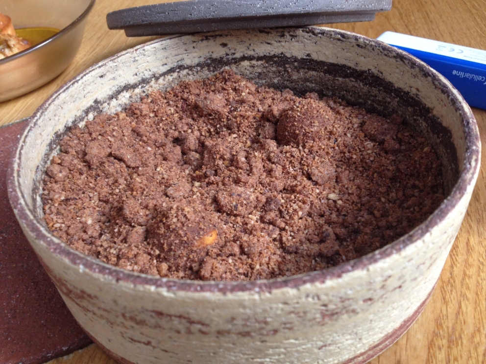 Galleria fotografica






Manzo, lampone, parmigiano








Piselli, panace e arancio confit








Bietole e more








Uovo, mais, cumino








Pomodori, mandorle e polveri di basilico rosso e verde








Pan brioches su un letto di fieno con burro della Normandia








Brodo di gamberi e carote








Calamaro, tartare di speck, aglio confit e cavolo riccio








Anguilla e sesamo nero (e cubetti nascosti di mela verde)








Scegli l'arma...








...per sezionare il Piccione con radici








Mousse di cavolfiore e cioccolato bianco e sorbetto di cocco








Cioccolato e timo








Piccola pasticceria 1: sorbetto di melanzana e polvere di sesamo nero





