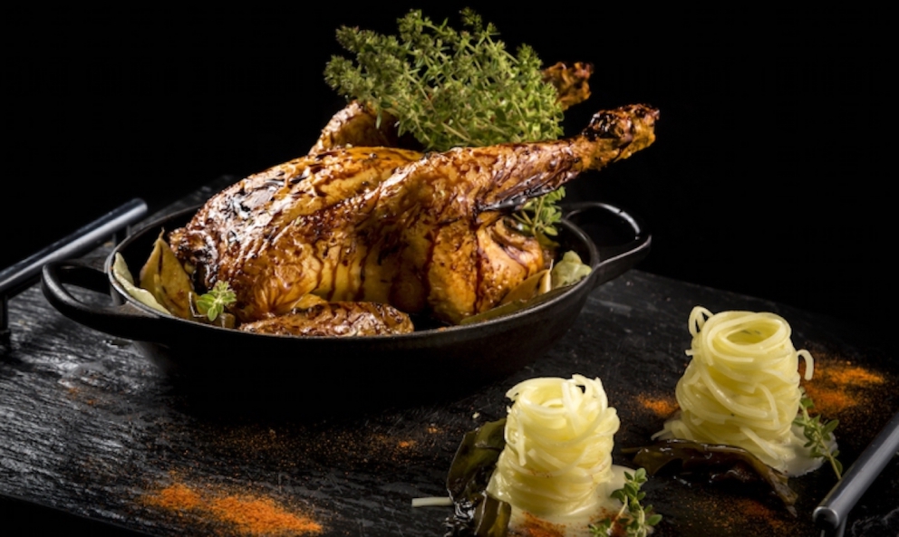 Galleria fotografica






Sulla destra, Spugna di pistacchio salato di Niko Romito (foto Tanio Liotta). Romito sarà relatore a Identità Milano









Pane, burro e alici di Yoji Tokuyoshi (foto Tanio Liotta)









Gli appetizer a base di pollo di Andrea Ribaldone, che sarà relatore a Identità Milano









Canocchie, acqua di pomodoro e verbena essiccata di Gianluca Gorini (foto Tanio Liotta). Gorini sarà relatore a Identità Milano









Yin Yang di gamberi rossi, quinoa allo zenzero e avocado con leche de tigre al mango di Italo Bassi (foto Aromicreativi)









Gambero, olio di semi di fragola e Campari di Riccardo Camanini (foto Brambilla-Serrani). Camanini sarà relatore a Identità Milano









Orto di lumache di Norbert Niederkofler (foto Tanio Liotta). Niederkofler sarà relatore a Identità Milano









Tartare di Fassona all'acqua cotta di porcini di Carlo Porcu (foto Tanio Liotta)









Subioti di farro, ribes, origano cretico, succo di fagiolini e trota salmonata grattugiata di Oliver Piras (foto Tanio Liotta). Piras sarà relatore a Identità Milano









Minestra di mare mischiata potente di Marianna Vitale (foto Carlo Passera)









Ravioli di arachidi toscane, ricci di mare e ristretto di pollo ruspante di Enrico Bartolini (foto Tanio Liotta). Bartolini sarà relatore a Identità Milano









Mezze maniche al brodo di prosciutto, torta fritta e ristretto di balsamico di Terry Giacomello (foto Tanio Liotta)









Risotto napoletano ai sentori di peperone imbottito di Nino Di Costanzo (foto Tanio Liotta). Di Costanzo sarà relatore a Identità Milano









Orzotto ai margini del bosco di Alessandro Dal Degan (foto Tanio Liotta)









Il Risotto alle taggete di Giuliano Baldessari (foto Carlo Passera)









Gnocchi di riso saltati con funghi misti, capesante e patate viola di Keisuke Koga (foto Aromicreativi)









Dentice, latte affumicato, cipolla, alloro e bottarga di Luca Abbruzzino (foto Tanio Liotta). Abbruzzino sarà relatore a Identità Milano









Piccione, raguse in porchetta, salsa di sedano rapa e misticanza aromatica di Moreno Cedroni (foto Tanio Liotta). Cedroni sarà relatore a Identità Milano









Lepre cacciata con sfere di olio alla brace, polenta, cannolo alla spuma di yogurt affumicata e crema di prugne di Corrado Fasolato (foto Tanio Liotta)









Arrosto di vitello “al cucchiaio” con polenta e crema tartufata di Ugo Alciati (foto Tanio Liotta)






