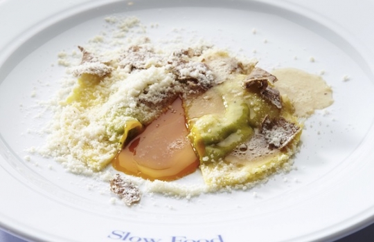 Galleria fotograficaFulvio Pierangelini, a lungo chef del Gambero Rosso di San Vincenzo (Livorno)La celebre Passatina di ceci con gamberi di Fulvio Pierangelini (qua il racconto integrale della lezione)Davide Scabin, chef del Combal.Zero di Rivoli (Torino)Il cyber egg di Davide Scabin, piatto simbolo del cuoco piemontesePasta salad di Davide ScabinVittorio Fusari, Dispensa Pane e Vini ad Adro (Brescia)L&rsquo;Interpretazione dell&rsquo;agnello di Alpago di Vittorio FusariLa pecora con gli occhiali della Val di Fanes, Vittorio FusariVirgilio Martinez, ristorante Central, Lima, Per&ugrave;
&nbsp;Capasanta, ka&ntilde;ihua&nbsp;di Ayaviri, emulsione di camu-camu di Virgilio MartinezErba andina/patata essiccata a 3mila metri, cacao amazzonico e giardino di Virgilio MartinezMeryem Cherkaoui de La Maison du Gourmet di Casablanca, MaroccoVongole allo zafferano in brodo con sapori marocchini, mandorle, fave e croccante di&nbsp;Meryem CherkaouCarlos Garcia, chef del ristorante Alto di Caracas, VenezuelaOssobuco nero con ossobuco di patata e soffritto criollo di Carlos GarciaLingua di cacao, Carlos GarciaOstrica di pomodoro di&nbsp;Roberta Sudbrack del ristorante Sudbrack di Rio de Janeiro (Brasile)Enrique Olvera, Pujol, Citt&agrave; del Messico, MessicoPlatano, ralladura di macadamia,&nbsp;hierba buena e crema di agrumi di Enrique OlveraMassimiliano e Valentino Marcattilii, San Domenico di Imola (Bologna)