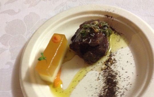 Galleria fotograficaPalloncini rossi in piazza di Spagna: via a Chef sotto le stelle 225 gradi, sole e tanti sorrisiLa terrazza del Palazzetto dell'Hotel Hassler, prologo dell'eventoA sinistra, il colombiano Roy Caceres di Metamorfosi e&nbsp;Massimo D'Innocenti di Casina ValadierA destra, Michele Gioia del Cesar della Posta VecchiaGianfranco Pascucci scherza con Alessandro Circiello e&nbsp;Anna Dente dell'Osteria di San CesarioDino De BellisMozzarella di bufala a go goMassimo Riccioli e consorteFabio Spada e Cristina Bowerman dell'Hostaria GlassPorchetta a volont&agrave;Agata Parisella impiatta polpette di Fassona, ma "giapponesi"