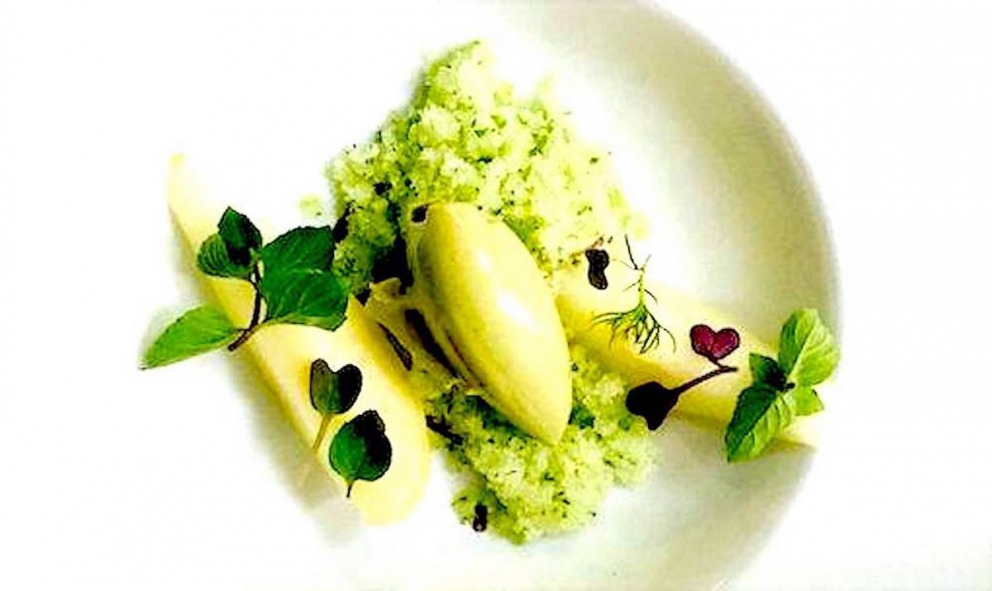 Galleria fotografica






Sulla destra, Spugna di pistacchio salato di Niko Romito (foto Tanio Liotta). Romito sarà relatore a Identità Milano









Pane, burro e alici di Yoji Tokuyoshi (foto Tanio Liotta)









Gli appetizer a base di pollo di Andrea Ribaldone, che sarà relatore a Identità Milano









Canocchie, acqua di pomodoro e verbena essiccata di Gianluca Gorini (foto Tanio Liotta). Gorini sarà relatore a Identità Milano









Yin Yang di gamberi rossi, quinoa allo zenzero e avocado con leche de tigre al mango di Italo Bassi (foto Aromicreativi)









Gambero, olio di semi di fragola e Campari di Riccardo Camanini (foto Brambilla-Serrani). Camanini sarà relatore a Identità Milano









Orto di lumache di Norbert Niederkofler (foto Tanio Liotta). Niederkofler sarà relatore a Identità Milano









Tartare di Fassona all'acqua cotta di porcini di Carlo Porcu (foto Tanio Liotta)









Subioti di farro, ribes, origano cretico, succo di fagiolini e trota salmonata grattugiata di Oliver Piras (foto Tanio Liotta). Piras sarà relatore a Identità Milano









Minestra di mare mischiata potente di Marianna Vitale (foto Carlo Passera)









Ravioli di arachidi toscane, ricci di mare e ristretto di pollo ruspante di Enrico Bartolini (foto Tanio Liotta). Bartolini sarà relatore a Identità Milano









Mezze maniche al brodo di prosciutto, torta fritta e ristretto di balsamico di Terry Giacomello (foto Tanio Liotta)









Risotto napoletano ai sentori di peperone imbottito di Nino Di Costanzo (foto Tanio Liotta). Di Costanzo sarà relatore a Identità Milano









Orzotto ai margini del bosco di Alessandro Dal Degan (foto Tanio Liotta)









Il Risotto alle taggete di Giuliano Baldessari (foto Carlo Passera)









Gnocchi di riso saltati con funghi misti, capesante e patate viola di Keisuke Koga (foto Aromicreativi)









Dentice, latte affumicato, cipolla, alloro e bottarga di Luca Abbruzzino (foto Tanio Liotta). Abbruzzino sarà relatore a Identità Milano









Piccione, raguse in porchetta, salsa di sedano rapa e misticanza aromatica di Moreno Cedroni (foto Tanio Liotta). Cedroni sarà relatore a Identità Milano









Lepre cacciata con sfere di olio alla brace, polenta, cannolo alla spuma di yogurt affumicata e crema di prugne di Corrado Fasolato (foto Tanio Liotta)









Arrosto di vitello “al cucchiaio” con polenta e crema tartufata di Ugo Alciati (foto Tanio Liotta)









Pollo in due "culture" peperoni e teriyaki di Francesco Apreda






