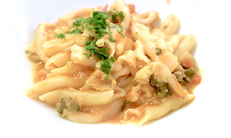 Galleria fotografica






Sulla destra, Spugna di pistacchio salato di Niko Romito (foto Tanio Liotta). Romito sarà relatore a Identità Milano









Pane, burro e alici di Yoji Tokuyoshi (foto Tanio Liotta)









Gli appetizer a base di pollo di Andrea Ribaldone, che sarà relatore a Identità Milano









Canocchie, acqua di pomodoro e verbena essiccata di Gianluca Gorini (foto Tanio Liotta). Gorini sarà relatore a Identità Milano









Yin Yang di gamberi rossi, quinoa allo zenzero e avocado con leche de tigre al mango di Italo Bassi (foto Aromicreativi)









Gambero, olio di semi di fragola e Campari di Riccardo Camanini (foto Brambilla-Serrani). Camanini sarà relatore a Identità Milano









Orto di lumache di Norbert Niederkofler (foto Tanio Liotta). Niederkofler sarà relatore a Identità Milano









Tartare di Fassona all'acqua cotta di porcini di Carlo Porcu (foto Tanio Liotta)









Subioti di farro, ribes, origano cretico, succo di fagiolini e trota salmonata grattugiata di Oliver Piras (foto Tanio Liotta). Piras sarà relatore a Identità Milano









Minestra di mare mischiata potente di Marianna Vitale (foto Carlo Passera)









Ravioli di arachidi toscane, ricci di mare e ristretto di pollo ruspante di Enrico Bartolini (foto Tanio Liotta). Bartolini sarà relatore a Identità Milano









Mezze maniche al brodo di prosciutto, torta fritta e ristretto di balsamico di Terry Giacomello (foto Tanio Liotta)









Risotto napoletano ai sentori di peperone imbottito di Nino Di Costanzo (foto Tanio Liotta). Di Costanzo sarà relatore a Identità Milano









Orzotto ai margini del bosco di Alessandro Dal Degan (foto Tanio Liotta)









Il Risotto alle taggete di Giuliano Baldessari (foto Carlo Passera)









Gnocchi di riso saltati con funghi misti, capesante e patate viola di Keisuke Koga (foto Aromicreativi)









Dentice, latte affumicato, cipolla, alloro e bottarga di Luca Abbruzzino (foto Tanio Liotta). Abbruzzino sarà relatore a Identità Milano









Piccione, raguse in porchetta, salsa di sedano rapa e misticanza aromatica di Moreno Cedroni (foto Tanio Liotta). Cedroni sarà relatore a Identità Milano









Lepre cacciata con sfere di olio alla brace, polenta, cannolo alla spuma di yogurt affumicata e crema di prugne di Corrado Fasolato (foto Tanio Liotta)









Arrosto di vitello “al cucchiaio” con polenta e crema tartufata di Ugo Alciati (foto Tanio Liotta)









Pollo in due "culture" peperoni e teriyaki di Francesco Apreda









Pera, aneto, granita al cetriolo, gelato al dragoncello di Marco Ambrosino









Arcimboldo di Franco Aliberti (foto Carlo Passera). Aliberti sarà relatore a Identità Milano









Il cestino del pane allo Spinechile (foto Fabio Pierobon)






