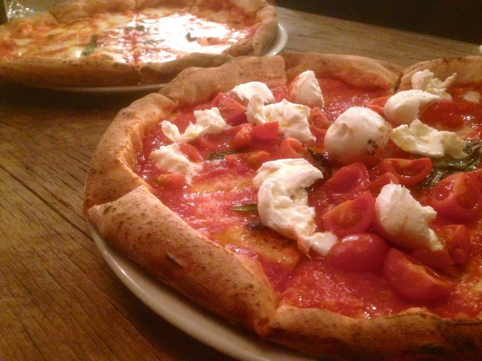 Galleria fotografica






Sulla destra, Spugna di pistacchio salato di Niko Romito (foto Tanio Liotta). Romito sarà relatore a Identità Milano









Pane, burro e alici di Yoji Tokuyoshi (foto Tanio Liotta)









Gli appetizer a base di pollo di Andrea Ribaldone, che sarà relatore a Identità Milano









Canocchie, acqua di pomodoro e verbena essiccata di Gianluca Gorini (foto Tanio Liotta). Gorini sarà relatore a Identità Milano









Yin Yang di gamberi rossi, quinoa allo zenzero e avocado con leche de tigre al mango di Italo Bassi (foto Aromicreativi)









Gambero, olio di semi di fragola e Campari di Riccardo Camanini (foto Brambilla-Serrani). Camanini sarà relatore a Identità Milano









Orto di lumache di Norbert Niederkofler (foto Tanio Liotta). Niederkofler sarà relatore a Identità Milano









Tartare di Fassona all'acqua cotta di porcini di Carlo Porcu (foto Tanio Liotta)









Subioti di farro, ribes, origano cretico, succo di fagiolini e trota salmonata grattugiata di Oliver Piras (foto Tanio Liotta). Piras sarà relatore a Identità Milano









Minestra di mare mischiata potente di Marianna Vitale (foto Carlo Passera)









Ravioli di arachidi toscane, ricci di mare e ristretto di pollo ruspante di Enrico Bartolini (foto Tanio Liotta). Bartolini sarà relatore a Identità Milano









Mezze maniche al brodo di prosciutto, torta fritta e ristretto di balsamico di Terry Giacomello (foto Tanio Liotta)









Risotto napoletano ai sentori di peperone imbottito di Nino Di Costanzo (foto Tanio Liotta). Di Costanzo sarà relatore a Identità Milano









Orzotto ai margini del bosco di Alessandro Dal Degan (foto Tanio Liotta)









Il Risotto alle taggete di Giuliano Baldessari (foto Carlo Passera)









Gnocchi di riso saltati con funghi misti, capesante e patate viola di Keisuke Koga (foto Aromicreativi)









Dentice, latte affumicato, cipolla, alloro e bottarga di Luca Abbruzzino (foto Tanio Liotta). Abbruzzino sarà relatore a Identità Milano









Piccione, raguse in porchetta, salsa di sedano rapa e misticanza aromatica di Moreno Cedroni (foto Tanio Liotta). Cedroni sarà relatore a Identità Milano









Lepre cacciata con sfere di olio alla brace, polenta, cannolo alla spuma di yogurt affumicata e crema di prugne di Corrado Fasolato (foto Tanio Liotta)









Arrosto di vitello “al cucchiaio” con polenta e crema tartufata di Ugo Alciati (foto Tanio Liotta)









Pollo in due "culture" peperoni e teriyaki di Francesco Apreda









Pera, aneto, granita al cetriolo, gelato al dragoncello di Marco Ambrosino









Arcimboldo di Franco Aliberti (foto Carlo Passera). Aliberti sarà relatore a Identità Milano









Il cestino del pane allo Spinechile (foto Fabio Pierobon)









Raschiatelli con gli spungilli di Giuseppe Gatto (foto Carlo Passera)






