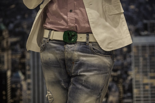 Galleria fotograficaHangar Bicocca, via Chiese 2, Milano. Per la prima volta teatro della presentazione della Guida di Identit&agrave;, &egrave; uno spazio polifunzionale nato nel 2004 dalla riconversione a spazio d&rsquo;arte contemporanea di un ex stabilimento appartenuto alla BredaAperto da gioved&igrave; a domenica, dalle 11 alle 23L'Hangar &egrave; anche HB Kids, programma di attivit&agrave; concepito apposta per i bimbi dai 12 ai 14 anni e le loro famiglie&nbsp;I Sette Palazzi Celesti di Anselm Kiefer, mostra permanente dell'HangarCon le permanenti, anche splendide mostre temporanee come Unidisplay di Carsten Nicolai, a&nbsp;cura di Chiara Bertola e Andrea LissoniSedie in attesa della conferenza di Identit&agrave;Claudio Scavizzi, regista di produzione, Magenta BureauRiunione pre-conferenza: Cinzia Benzi, colonna commerciale di Identit&agrave; Golose e Paolo MarchiAll'accoglienza: Annalisa Bianchi ed Elisa Pella di Magenta BureauClaudio Ceroni, presidente di Magenta Bureau, l'altra met&agrave; di Identit&agrave; GolosePaolo Marchi, l'altra met&agrave; di Identit&agrave; Golose, curatore della GuidaMain sponsorCarlo Cracco, ristorante CraccoOre 10.30, la sala inizia lentamente a riempirsiOre 11, la sala &egrave; gremita. In foto si riconoscono, da sinistra, Lorenzo Cogo, Fabio Pisani,&nbsp;Antonio Santini, Stefania Moroni, Gennaro Esposito, Mario Peqini, Alessandro NegriniTarsia Trevisan, giornalista di Class Life e splendida conduttrice della giornataFabio Barbaglini, da poco al timone della gloriosa Antica Osteria del Ponte di Cassinetta di Lugagnano (Milano)Carlo CraccoLuigi Taglienti, Trussardi alla ScalaChicco Cerea, Da Vittorio a Brusaporto (Bergamo)Anna Maschio, Bonaventura MaschioPadre Maurizio, Opera di San FrancescoGabriele Zanatta, caporedattore della GuidaAndrea Apreda, chef dell'Imago dell'Hotel Hassler e volto di Identit&agrave; New York, 12-14 ottobre prossimiElisabetta Serraiotto, responsabile Marketing & Comunicazione del Consorzio Grana Padano tra Claudio Ceroni e Paolo MarchiAl centro, Beniamino Nespor ed Eugenio Roncoroni de Al Mercato, MilanoSilvio Salmoiraghi dell'Acquerello di Fagnano Olona (Varese), Sorpresa dell'annoFederico De Cesare Viola, giornalista dell'annoMauro Mattei del Piazza Duomo d'Alba (Cn), Sommelier dell'annoAlessandro Pipero, Pipero al Rex, Roma, ma&icirc;tre dell'anno