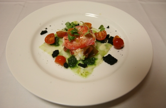 Galleria fotografica






Giuseppe Rambaldi del Combal.Zero, in sostituzione dello chef Davide Scabin, Mario Batali, Babbo e tanto altro a New York e Cesare Battisti, Ratanà a Milano








Ravioli gamberi e basilico con burro e zucca di Mario Batali








Penne con crema di peperoni di Cesare Battisti








Riccardo Felicetti e Pavia Rosati








Mario Batali e Alex Pilas, responsabile delle cucine di Eataly New York








Moreno Cedroni, ristorante Madonnina del Pescatore di Senigallia (Ancona) e Dave Pasternack, Esca a New York City








Baccalà e lepre in salsa di lamponi di Moreno Cedroni








Crudo con mele e rape di Dave Pasternack








Alessandra Rotondi, Moreno Cedroni e il suo sous chef Luca Abbadir








Berlucchi nei calici








I protagonisti della cena del primo giorno in Birreria di Eataly: Alex Pilas, Carlo Cracco, Matteo Monti, Mauro Uliassi, Giuseppe Rambaldi, Cesare Battisti, Mark Ladner, Katia Delogu, Mario Batali e Claudio Ceroni di Magenta Bureau








Appuntamento al buio, il dessert di Katia Delogu








Sala piena sul tetto di Eataly








Batali fotografa Massimo Bottura e Daniel Boulud, protagonisti della prima lezione del secondo giorno








Massimo Bottura, Sara Peirone di Lavazza e Paolo Marchi








Batali, Boulud, Bottura








Massimo Bottura, il suo secondo Takahiko Kondo e il neo-cuoco di Taglio a Milano Domenico Della Salandra








L'Uovo in gelatina di Daniel Boulud








Sara Jenkins, Porcena a New York e Mauro Uliassi, Uliassi a Senigallia (Ancona)








Audience attenta e divertita








Spaghettoni al pomodoro (di ogni colore e gusto, sei o sette tipi diversi) di Sara Jenkins








I Gamberi crudi in crema di pomodori e prugne di Mauro Uliassi








 Con Claudio Ceroni di Magenta Bureau, i protagonisti della seconda cena alla Birreria di Eataly. Da sinistra: Massimo Bottura, Moreno Cedroni, Cesare Battisti, Viviana Varese, Lidia Bastianich, Katia Delogu, Fortunato Nicotra e Alex Pilas








Mark Ladner, Joe Bastianich e Carlo Cracco








Fortunato Nicotra








Il benvenuto della cena di Cesare Battisti: Mondeghili in cartoccio, Mini risotto alla Milanese al salto con ossobuco e Pop corn di Grana Padano al Lambrusco





