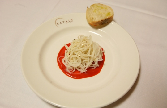 Galleria fotografica






Giuseppe Rambaldi del Combal.Zero, in sostituzione dello chef Davide Scabin, Mario Batali, Babbo e tanto altro a New York e Cesare Battisti, Ratanà a Milano








Ravioli gamberi e basilico con burro e zucca di Mario Batali








Penne con crema di peperoni di Cesare Battisti








Riccardo Felicetti e Pavia Rosati








Mario Batali e Alex Pilas, responsabile delle cucine di Eataly New York








Moreno Cedroni, ristorante Madonnina del Pescatore di Senigallia (Ancona) e Dave Pasternack, Esca a New York City








Baccalà e lepre in salsa di lamponi di Moreno Cedroni








Crudo con mele e rape di Dave Pasternack








Alessandra Rotondi, Moreno Cedroni e il suo sous chef Luca Abbadir








Berlucchi nei calici








I protagonisti della cena del primo giorno in Birreria di Eataly: Alex Pilas, Carlo Cracco, Matteo Monti, Mauro Uliassi, Giuseppe Rambaldi, Cesare Battisti, Mark Ladner, Katia Delogu, Mario Batali e Claudio Ceroni di Magenta Bureau








Appuntamento al buio, il dessert di Katia Delogu








Sala piena sul tetto di Eataly








Batali fotografa Massimo Bottura e Daniel Boulud, protagonisti della prima lezione del secondo giorno








Massimo Bottura, Sara Peirone di Lavazza e Paolo Marchi








Batali, Boulud, Bottura








Massimo Bottura, il suo secondo Takahiko Kondo e il neo-cuoco di Taglio a Milano Domenico Della Salandra








L'Uovo in gelatina di Daniel Boulud








Sara Jenkins, Porcena a New York e Mauro Uliassi, Uliassi a Senigallia (Ancona)








Audience attenta e divertita








Spaghettoni al pomodoro (di ogni colore e gusto, sei o sette tipi diversi) di Sara Jenkins








I Gamberi crudi in crema di pomodori e prugne di Mauro Uliassi








 Con Claudio Ceroni di Magenta Bureau, i protagonisti della seconda cena alla Birreria di Eataly. Da sinistra: Massimo Bottura, Moreno Cedroni, Cesare Battisti, Viviana Varese, Lidia Bastianich, Katia Delogu, Fortunato Nicotra e Alex Pilas








Mark Ladner, Joe Bastianich e Carlo Cracco








Fortunato Nicotra








Il benvenuto della cena di Cesare Battisti: Mondeghili in cartoccio, Mini risotto alla Milanese al salto con ossobuco e Pop corn di Grana Padano al Lambrusco








Caprese di astice, l'antipasto di Fortunato Nicotra





