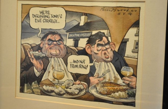 Galleria fotografica






Scozia, regione di Argyle, sud-ovest del Paese








Loch Fyne è il fiordo più noto di Argyle e anche il più lungo del Paese. Loch in gaelico significa "lago", fyne "fiordo"








Nei dintorni, colline dolci, larici, pini e abeti








Al largo si scorgono delle gabbie di acquacoltura








Disinfettare bene i piedi prima di salire sulla chiatta








Sulla chiatta, verso le gabbie dei salmoni








L’acqua in cui sguazzano i salmoni è pulita, filtrata, ricca di sali minerali








Ecco la gabbia: sono una decina in tutto, di larghezza variabile, profonde fino a 28 metri








Nuotano in circolo 30mila salmoni per gabbia. Ogni esemplare ha a disposizione 98,5 litri d’acqua per ogni chilo e mezzo di peso, uno dei più elevati del Paese








Ecco il salmone! Sono esemplari nati da uova di salmoni-riproduttori, pescati in mare e mantenuti in cattività nelle avannotterie








Al largo, accanto alle gabbie, c'è anche la base che monitora costantemente i pesci e la distribuzione (automatica) del cibo. Mangime non Ogm selezionato, integrato da proteine di origine vegetale che riducono l’utilizzo di fauna ittica utilizzata per produrre farine di pesce













Raggiunti i 3-4 anni d'età - cioè il peso di 4-6 chili, toccato in circa 8-900 giorni di acquacoltura, dei quali metà passati in acqua dolce e metà in acqua salata, per assecondare il loro istinto naturale - i salmoni vengono pescati e immediatamente riposti nel ghiaccio, accorgimento fondamentale per mantenere rigida la carne








Le lavorazioni successive vengono effettuate entro e non oltre le 15 ore dalla pesca, nel laboratorio di Cairndow, il quartier generale di Loch Fyne a un passo dalle stesse acque in cui nuotano i salmoni








I salmoni sono lavati con la stessa acqua in cui hanno nuotato fino a poco prima








E poi decapitati, spinati e sfilettati a mano


















Del salmone, come del tonno, non si butta via niente








Nel clima necessariamente polare che avvolge le operazioni, il personale di circa 60 persone è quasi interamente composto da donne. «Gli uomini non sono altrettanto precisi nell’affettare», scherzano le impiegate infagottate nelle tute sterili








Quanto lavoro? 40 ore a settimana 








I salmoni sono marinati a secco con sale e zucchero di canna








e poi sono messi nei forni di affumicatura per un intervallo di 12-24 ore, variabile a seconda della temperatura esterna













Trucioli di botte esauste da whisky: è il combustibile dell'affumicatura del salmone













Il salmone uscirà con sentori affumicati non troppo pronunciati








Manca poco al confezionamento













Tanti i formati previsti. Il più apprezzato in Italia è il Kinglas Fillet, il filettino centrale, "cuore" della spalla, chiamato anche “lingotto” per la forma








Tanti i tagli di salmone fresco e affumicato e numerose marinature, dal whisky al Citrus and Black pepper








In Scozia, si trova praticamente ovunque








Tra i luoghi più adatti, gli stessi Oyster Bar & Restaurants di proprietà di Loch Fyne. Nella foto, quello di Cairndow








All'interno del ristorante, l'iscrizione in gaelico: “com’è degno d’onore il mare”





