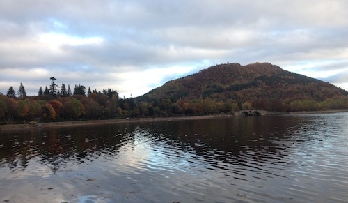 Galleria fotografica






Scozia, regione di Argyle, sud-ovest del Paese








Loch Fyne è il fiordo più noto di Argyle e anche il più lungo del Paese. Loch in gaelico significa "lago", fyne "fiordo"





