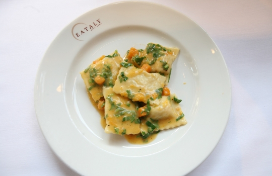 Galleria fotografica






Giuseppe Rambaldi del Combal.Zero, in sostituzione dello chef Davide Scabin, Mario Batali, Babbo e tanto altro a New York e Cesare Battisti, Ratanà a Milano





