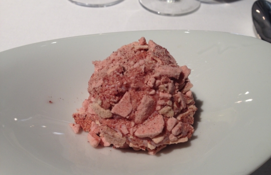 Galleria fotografica






Il nuovo ingresso dell'Osteria Francescana, via Stella 22













La cantina (con una parte) dei vini della Francescana: Bottura affetta per gli ospiti








Davide Di Fabio tra gli spazi della nuova cucina


















Franco Aliberti, tornato dal salato al dolce








Massimo Bottura e Takahiko Kondo "sparecchiano" fuori dalla cucina, ingresso nell'adiacente via delle Rose








21








Anguille pronte a partire dalla cucina








Sala e mise-en-place


















Il mondo di Mario Schifani, appena oltre l'ingresso








Il soffitto a cassettoni della sala








Tra una sala e l'altra, svettano i piccioni di Maurizio Cattelan








Appetizer volante con erbazzone








I tortellini temporaneamente ribattezzatti Arca di Noè: ogni ripieno è diverso (tra gli altri, c'è anche la rana) e il brodo è ottenuto da ben 7 specie diverse, tra cui il piccione. Al gusto, una formidabile espressione di umami





