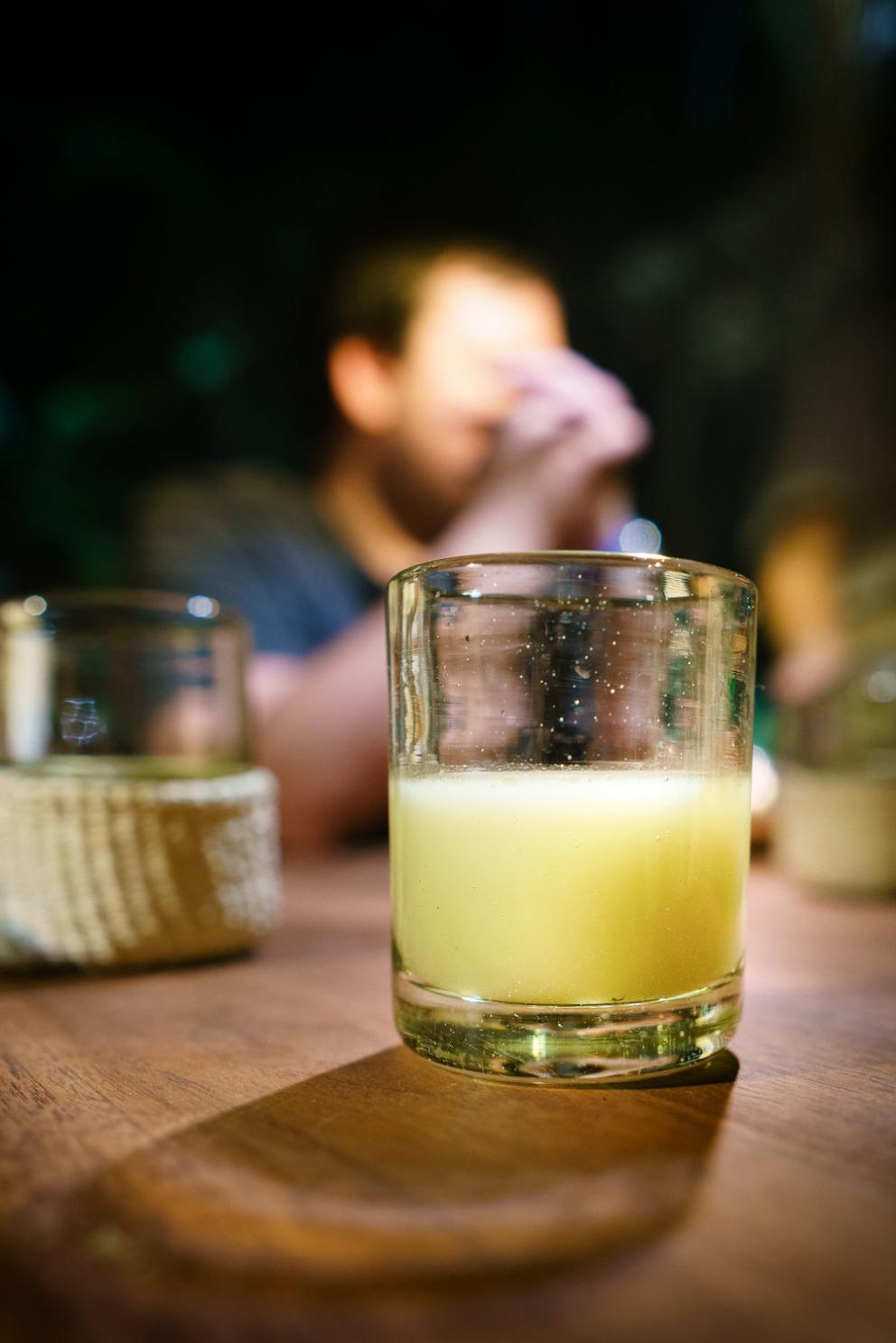 Galleria fotograficaChampagne&nbsp;Louis Roederer&nbsp;2009, Blanc de blancs
Pi&ntilde;uela e tamarindo
Pi&ntilde;uela&nbsp;e tamarindo, da vicino
Vongola regina dal golfo di California
La vongola da vicino
Saluto con pomodori disidratati e chapulines&nbsp;
Brodo freddo di masa con lime e fiori del momento
Mead, birrificio&nbsp;Escollo, stato di&nbsp;Quer&eacute;taro
Cocco giovane e caviale
Vino: Presencia Casual 2014, da uve Semillon,&nbsp;Luis-Antoine Luyt, Cile
Frutta tropicale e Chile de arbol (peperoncino Coda di topo)
Frutta locale
Ceviche di banana e olio di alghe kelp
Alga kelp gigante e michelada di cozze
Taco di spinaci Chaya&nbsp;con ostriche fresche dalla Bahia Falsa (Baja California)
Il taco da vicino
Amber ale del&nbsp;birrificio Cebia,&nbsp;Merida
Zucca grigliata per intero
Una notte sotto le stelle
Tostada con escamoles (larve di formiche)
La tostada da vicino
Birra Golden Sour del birrifico&nbsp;Wendlandt di&nbsp;Ensenada (Messico)
Polpo appena cotto in crosta di sale masa
Il polpo cotto su salsa dzikilpak
Ancora il polpo
Tortillas da Yaxunah
Altre tortillas
