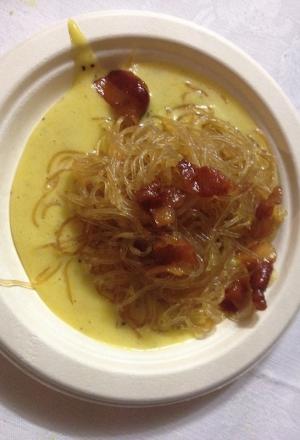 Galleria fotograficaPalloncini rossi in piazza di Spagna: via a Chef sotto le stelle 225 gradi, sole e tanti sorrisiLa terrazza del Palazzetto dell'Hotel Hassler, prologo dell'eventoA sinistra, il colombiano Roy Caceres di Metamorfosi e&nbsp;Massimo D'Innocenti di Casina ValadierA destra, Michele Gioia del Cesar della Posta VecchiaGianfranco Pascucci scherza con Alessandro Circiello e&nbsp;Anna Dente dell'Osteria di San CesarioDino De BellisMozzarella di bufala a go goMassimo Riccioli e consorteFabio Spada e Cristina Bowerman dell'Hostaria GlassPorchetta a volont&agrave;Agata Parisella impiatta polpette di Fassona, ma "giapponesi"Asado di manzo piemontese con salsa chimi churri e dulce de patata, piatto italo-argentino firmato Riccardo Di Giacinto e Emiliano LopezLopez & Di GiacintoAndrea Fusco di Giuda BallerinoIl piatto di Fusco e Caceres combina il baccal&agrave; e la crema di peperoni di Pontecorvo del primo con sapori e croccantezze colombiane del secondo (nella busta)Injera con hummus etiope, manzo marinato, cipolla rossa in agrodolce e insalata di uva, rucola e sapa, piatto italo-etiope firmato Cristina Bowerman-Kuky Tadese