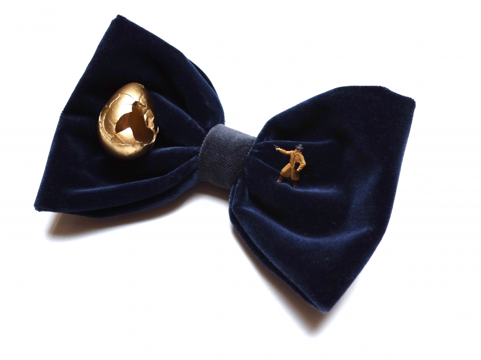 Galleria fotograficaBreakfast at Tiffany&rsquo;s
Seta, pvc, acciaio, cristallo, silicone
Bubbles are forever 
Nylon spalmato, pvc, vetro, alluminio
Make a wish...
Nylon spalmato, pvc, silicone, zucchero, cera
Ready to order? 
Carta fotografica, pvc
Lights, camera, action! 
Velluto di seta, pvc, ottone
Dreams are made of crumbs..
Rasatello di cotone, pvc, pane
Bank robbery
Velluto di seta, pvc, uova di quaglia, vernice acrilica
