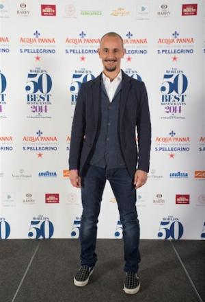 Galleria fotografica






Il gonfalone della World's 50Best








Massimo Bottura e la moglie Lara, terzo alla fine








Massimo Bottura








Selfie di Spagna: da sinistra, la giornalista Lara Rivas, Quique Dacosta, Joan Roca e Andoni Luis Aduriz








Massimo e Lara Bottura








Jordi, Joan e Josep Roca, retrocessi al secondo posto con il loro Celler de Can Roca di Girona








Gaston Acurio, Astryd y Gaston, Lima (Peru), 18°





