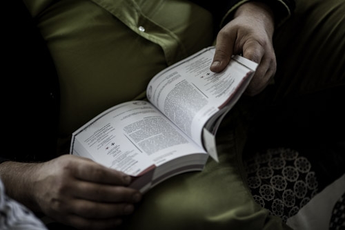 Galleria fotograficaHangar Bicocca, via Chiese 2, Milano. Per la prima volta teatro della presentazione della Guida di Identit&agrave;, &egrave; uno spazio polifunzionale nato nel 2004 dalla riconversione a spazio d&rsquo;arte contemporanea di un ex stabilimento appartenuto alla BredaAperto da gioved&igrave; a domenica, dalle 11 alle 23L'Hangar &egrave; anche HB Kids, programma di attivit&agrave; concepito apposta per i bimbi dai 12 ai 14 anni e le loro famiglie&nbsp;I Sette Palazzi Celesti di Anselm Kiefer, mostra permanente dell'HangarCon le permanenti, anche splendide mostre temporanee come Unidisplay di Carsten Nicolai, a&nbsp;cura di Chiara Bertola e Andrea LissoniSedie in attesa della conferenza di Identit&agrave;Claudio Scavizzi, regista di produzione, Magenta BureauRiunione pre-conferenza: Cinzia Benzi, colonna commerciale di Identit&agrave; Golose e Paolo MarchiAll'accoglienza: Annalisa Bianchi ed Elisa Pella di Magenta BureauClaudio Ceroni, presidente di Magenta Bureau, l'altra met&agrave; di Identit&agrave; GolosePaolo Marchi, l'altra met&agrave; di Identit&agrave; Golose, curatore della GuidaMain sponsorCarlo Cracco, ristorante CraccoOre 10.30, la sala inizia lentamente a riempirsiOre 11, la sala &egrave; gremita. In foto si riconoscono, da sinistra, Lorenzo Cogo, Fabio Pisani,&nbsp;Antonio Santini, Stefania Moroni, Gennaro Esposito, Mario Peqini, Alessandro NegriniTarsia Trevisan, giornalista di Class Life e splendida conduttrice della giornataFabio Barbaglini, da poco al timone della gloriosa Antica Osteria del Ponte di Cassinetta di Lugagnano (Milano)Carlo CraccoLuigi Taglienti, Trussardi alla ScalaChicco Cerea, Da Vittorio a Brusaporto (Bergamo)Anna Maschio, Bonaventura MaschioPadre Maurizio, Opera di San FrancescoGabriele Zanatta, caporedattore della GuidaAndrea Apreda, chef dell'Imago dell'Hotel Hassler e volto di Identit&agrave; New York, 12-14 ottobre prossimiElisabetta Serraiotto, responsabile Marketing & Comunicazione del Consorzio Grana Padano tra Claudio Ceroni e Paolo MarchiAl centro, Beniamino Nespor ed Eugenio Roncoroni de Al Mercato, MilanoSilvio Salmoiraghi dell'Acquerello di Fagnano Olona (Varese), Sorpresa dell'annoFederico De Cesare Viola, giornalista dell'annoMauro Mattei del Piazza Duomo d'Alba (Cn), Sommelier dell'annoAlessandro Pipero, Pipero al Rex, Roma, ma&icirc;tre dell'annoMezzo Christian Milone...... e l'altro mezzo del premio Birra in Cucina 2013Antonia Klugmann e Antonino Cannavacciuolo, migliore cuoca e miglior cuoco 2013Alice Delcourt dell'Erba Brusca di Milano,&nbsp;fresca vincitrice del Cous Cous Fest a San Vito Lo Capo (Trapani)Manuela Popolizio, spalla di Helmut K&ouml;cher del Merano Wine Festival (prossima edizione: 10-12 novembre 2012) e del Milano Food and Wine Festival (9-11 febbraio 2013)Alessia Magistroni, general manager dell&rsquo;Hangar Bicocca