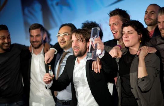 Galleria fotografica






Il gonfalone della World's 50Best








Massimo Bottura e la moglie Lara, terzo alla fine








Massimo Bottura








Selfie di Spagna: da sinistra, la giornalista Lara Rivas, Quique Dacosta, Joan Roca e Andoni Luis Aduriz








Massimo e Lara Bottura








Jordi, Joan e Josep Roca, retrocessi al secondo posto con il loro Celler de Can Roca di Girona








Gaston Acurio, Astryd y Gaston, Lima (Peru), 18°








Enrico Crippa








Fergus Henderson di St. John, suo il premio alla carriera 2014








Inaki Aizpitarte di Chateaubriand a Parigi (27°) e Davide Scabin del Combal.zero (51°)








Elena e Juan Mari Arzak, ristorante Arzak di San Sebastian, ottavi








Yoshihiro Narisawa, Narisawa a Tokyo, 20°








Tutto pronto per le celebrazioni nella Guildehall di Londra








Agli estremi Raffaele Alajmo maitre delle Calandre (46°) e Pascal Barbot dell'Astrance di Parigi (38°)








Enrico Crippa, 39° col suo Piazza Duomo seduto accanto a Giuseppe Palmieri e Massimo Bottura dell'Osteria Francescana








L'annuncio del primo posto








Renè Redzepi e il suo team festeggiano il quarto titolo iridato (2010-2011-2012-2014)





