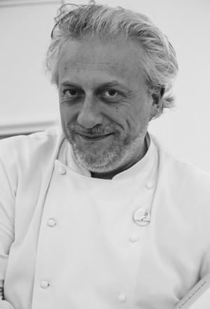 Galleria fotograficaFulvio Pierangelini, a lungo chef del Gambero Rosso di San Vincenzo (Livorno)La celebre Passatina di ceci con gamberi di Fulvio Pierangelini (qua il racconto integrale della lezione)