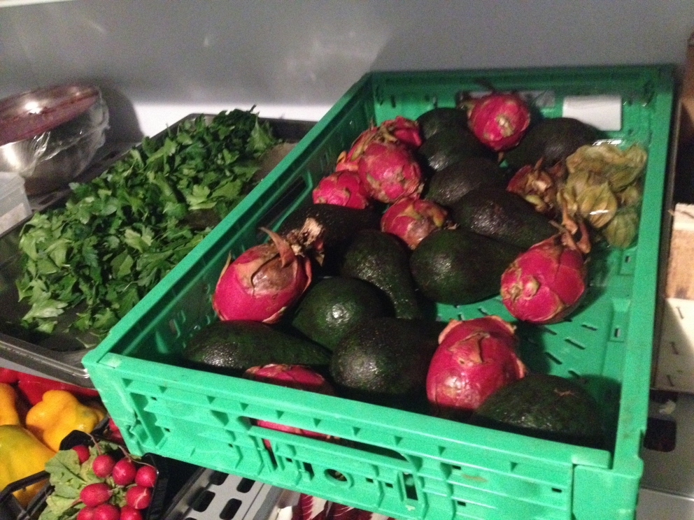 Galleria fotografica






PENSIEROSO. Ore 16.30 Massimo Bottura riflette in piazzale Greco prima del servizio








Il latte? Si utilizza solo quello che scade il giorno stesso





