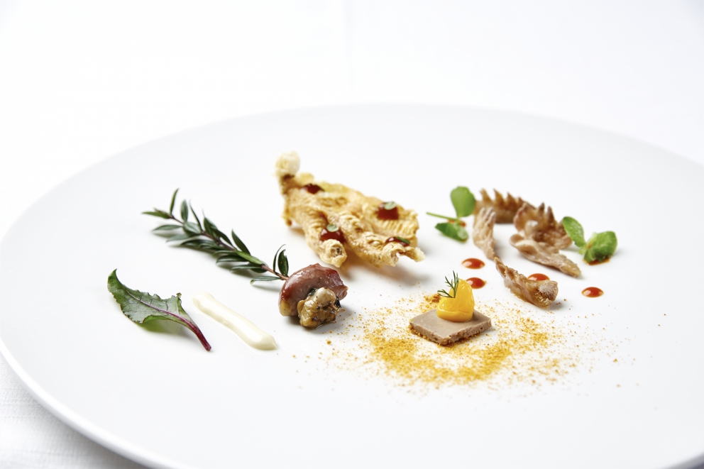 Galleria fotografica






Sulla destra, Spugna di pistacchio salato di Niko Romito (foto Tanio Liotta). Romito sarà relatore a Identità Milano









Pane, burro e alici di Yoji Tokuyoshi (foto Tanio Liotta)






