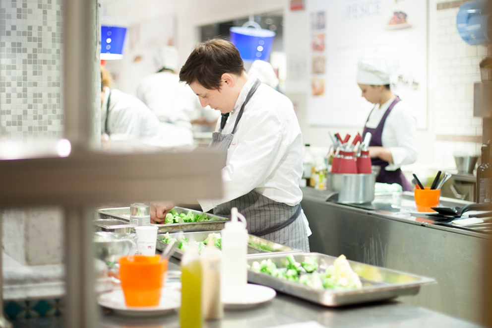 Galleria fotografica






L'ingresso di Eataly Smeraldo a Milano, vestito a festa per il decennale. Il primo Eataly aprì al Lingotto di Torino il 27 gennaio 2007. Milano inaugurò nel marzo 2014









121 i coperti della cena celebrativa milanese, distribuiti al secondo piano






