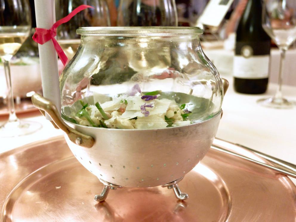 Galleria fotograficaLa nostra cena a La Subida negli scatti di Tanio Liotta. Ricotta salata su letto di polenta
Bruscandoli, pane condito, sclopit, uovo di quaglia
Dadolata di cervo e salmerino, insalata di topinambur, nuvola di polenta dorata: squisito
