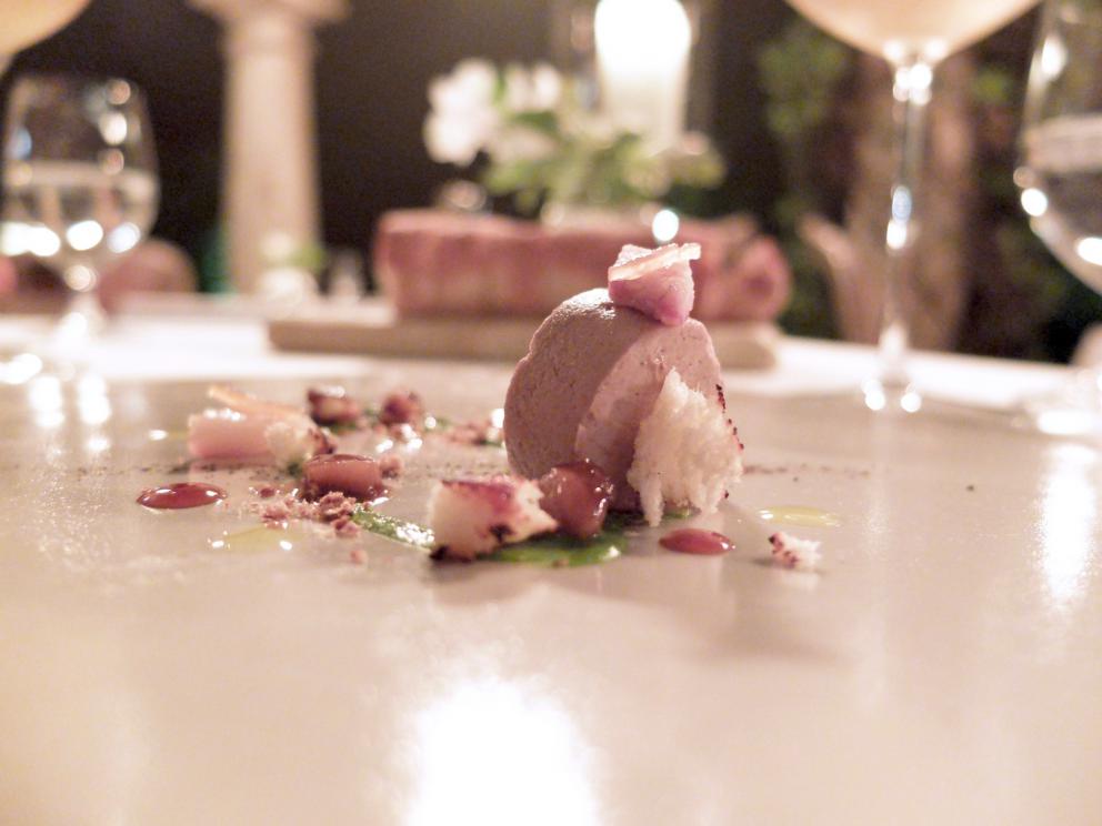 Photogallery






Our dinner at Meo Modo starts with various appetizers: hake tartare, gel of black olives and lime, sheep’s milk cheese with extra virgin olive oil and cypress, oregano and cheese cracker, black tomato with saffron mayonnaise, fermented tomato with crispy millet, pearls of crispy codfish









Celery sorbet, barbe brunoise and hazelnuts 









Fantastic salad made with 25 vegetables from the kitchen garden, with beetroot cream and cereal biscuit served with mushrooms, mushroom sponge, musk aroma and tomato infusion









The mushrooms sponge, aroma of musk and tomato infusion served with the salad









Squilla mantis, its crispy legs, cream of potato and lemon, crustacean bisque, cream of Palazzetto saffron






