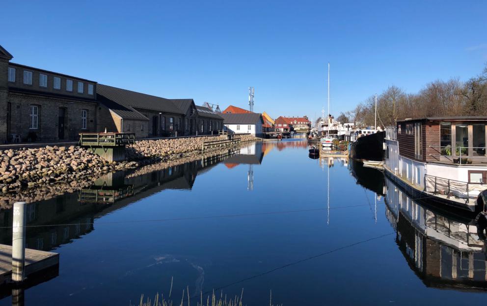 Photogallery






Noma 2.0 is in Christianshavn, the same neighbourhood as the first Noma. They’re 1.5 km apart, a 15 minutes’ walk. This picture shows the distance: to the right, there’s the warehouse of the old location (in Strandgade 93), to the left the smokestacks of Amager Bakke, the futuristic incinerator below which stands the new Noma (in Refshalevej 96)









Weather permitting, you can have a peaceful walk between the previous Noma to today’s Noma 






