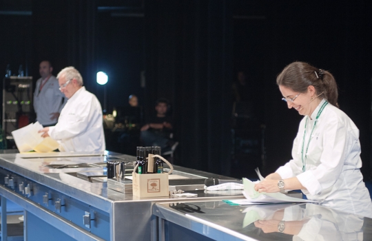 Galleria fotograficaAbigail Mendoza, cuoca del ristorante Tlamanalli di Oaxaca in MessicoAndoni Luis Aduriz, padrone di casa a Gastronomika e cuoco del Mugaritz di Errenteria, Paesi Baschi
