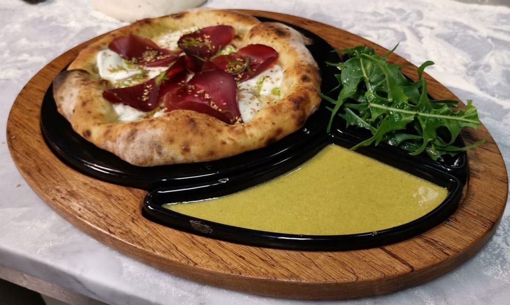 Franco Pepe presents a new pizza at Identità Golose Milano: La Bufala Profumata