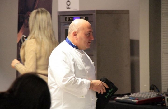 Galleria fotograficaA sinistra, Roberto Ceraudo, vignaiolo calabrese e tra i grandi protagonisti di Milano Food & Wine FestivalClaudio Sadler, cuoco protagonista di MF&WF (foto Ezio Zigliani)Federico Graziani del Luogo di Aimo e Nadia e Luca Gardini, due grandi sommelier (foto Ezio Zigliani)