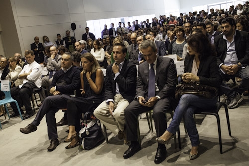 Galleria fotograficaHangar Bicocca, via Chiese 2, Milano. Per la prima volta teatro della presentazione della Guida di Identit&agrave;, &egrave; uno spazio polifunzionale nato nel 2004 dalla riconversione a spazio d&rsquo;arte contemporanea di un ex stabilimento appartenuto alla BredaAperto da gioved&igrave; a domenica, dalle 11 alle 23L'Hangar &egrave; anche HB Kids, programma di attivit&agrave; concepito apposta per i bimbi dai 12 ai 14 anni e le loro famiglie&nbsp;I Sette Palazzi Celesti di Anselm Kiefer, mostra permanente dell'HangarCon le permanenti, anche splendide mostre temporanee come Unidisplay di Carsten Nicolai, a&nbsp;cura di Chiara Bertola e Andrea LissoniSedie in attesa della conferenza di Identit&agrave;Claudio Scavizzi, regista di produzione, Magenta BureauRiunione pre-conferenza: Cinzia Benzi, colonna commerciale di Identit&agrave; Golose e Paolo MarchiAll'accoglienza: Annalisa Bianchi ed Elisa Pella di Magenta BureauClaudio Ceroni, presidente di Magenta Bureau, l'altra met&agrave; di Identit&agrave; GolosePaolo Marchi, l'altra met&agrave; di Identit&agrave; Golose, curatore della GuidaMain sponsorCarlo Cracco, ristorante CraccoOre 10.30, la sala inizia lentamente a riempirsiOre 11, la sala &egrave; gremita. In foto si riconoscono, da sinistra, Lorenzo Cogo, Fabio Pisani,&nbsp;Antonio Santini, Stefania Moroni, Gennaro Esposito, Mario Peqini, Alessandro NegriniTarsia Trevisan, giornalista di Class Life e splendida conduttrice della giornataFabio Barbaglini, da poco al timone della gloriosa Antica Osteria del Ponte di Cassinetta di Lugagnano (Milano)Carlo CraccoLuigi Taglienti, Trussardi alla ScalaChicco Cerea, Da Vittorio a Brusaporto (Bergamo)Anna Maschio, Bonaventura MaschioPadre Maurizio, Opera di San FrancescoGabriele Zanatta, caporedattore della GuidaAndrea Apreda, chef dell'Imago dell'Hotel Hassler e volto di Identit&agrave; New York, 12-14 ottobre prossimiElisabetta Serraiotto, responsabile Marketing & Comunicazione del Consorzio Grana Padano tra Claudio Ceroni e Paolo MarchiAl centro, Beniamino Nespor ed Eugenio Roncoroni de Al Mercato, MilanoSilvio Salmoiraghi dell'Acquerello di Fagnano Olona (Varese), Sorpresa dell'annoFederico De Cesare Viola, giornalista dell'annoMauro Mattei del Piazza Duomo d'Alba (Cn), Sommelier dell'annoAlessandro Pipero, Pipero al Rex, Roma, ma&icirc;tre dell'annoMezzo Christian Milone...... e l'altro mezzo del premio Birra in Cucina 2013Antonia Klugmann e Antonino Cannavacciuolo, migliore cuoca e miglior cuoco 2013Alice Delcourt dell'Erba Brusca di Milano,&nbsp;fresca vincitrice del Cous Cous Fest a San Vito Lo Capo (Trapani)Manuela Popolizio, spalla di Helmut K&ouml;cher del Merano Wine Festival (prossima edizione: 10-12 novembre 2012) e del Milano Food and Wine Festival (9-11 febbraio 2013)Alessia Magistroni, general manager dell&rsquo;Hangar BicoccaAimo Moroni, Il Luogo di Aimo e Nadia