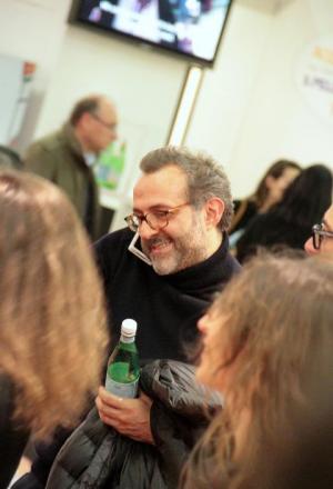 Galleria fotograficaA sinistra, Roberto Ceraudo, vignaiolo calabrese e tra i grandi protagonisti di Milano Food & Wine FestivalClaudio Sadler, cuoco protagonista di MF&WF (foto Ezio Zigliani)Federico Graziani del Luogo di Aimo e Nadia e Luca Gardini, due grandi sommelier (foto Ezio Zigliani)Pietro Zito, cuoco di Antichi Sapori a Montegrosso d'Andria (foto Ezio Zigliani)All'estrema destra, Davide Oldani del D'O di Cornaredo (Milano, foto Ezio Zigliani)