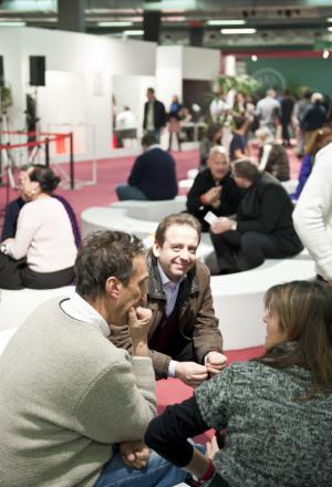 Galleria fotograficaAl centro Davide Oldani del D'O di Cornaredo (Milano) con Oliviero Toscani, fotografo e produttore di vinoGuffanti, storici affinatori di formaggi ad Arona (Novara)Lo spazio espositivo di Acqua Panna e S. Pellegrino. Le illustrazioni sono firmate da Gianluca BiscalchinPastificio dei CampiSelecta, un recinto di bont&agrave; firmate anche da Michele Rotondo, chef della Masseria Petrino di Palagianello (Taranto)Brindisi con Birra Moretti Grand Cru. A destra si riconosce Simone Padoan dei Tigli di San Bonifacio (Verona)Le alchimie pastaiole di Davide Scabin del Combal.Zero di Rivoli (Torino) allo stand FelicettiGrana Padano superstarMassimo Spigaroli dell'Antica Corte Pallavicina di Polesine Parmense (Parma), produttore di un leggendario culatelloI ragazzi di Molino Grassi