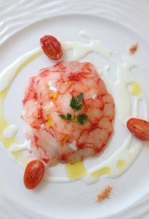 Galleria fotograficaSalmone Norvegia e burro Valle MairaCosce di rana impanate pan grattato ed erbette, bagnet verde, gambero di Sanremo impanato nella tonda gentile e grissiniTonnata di coniglio