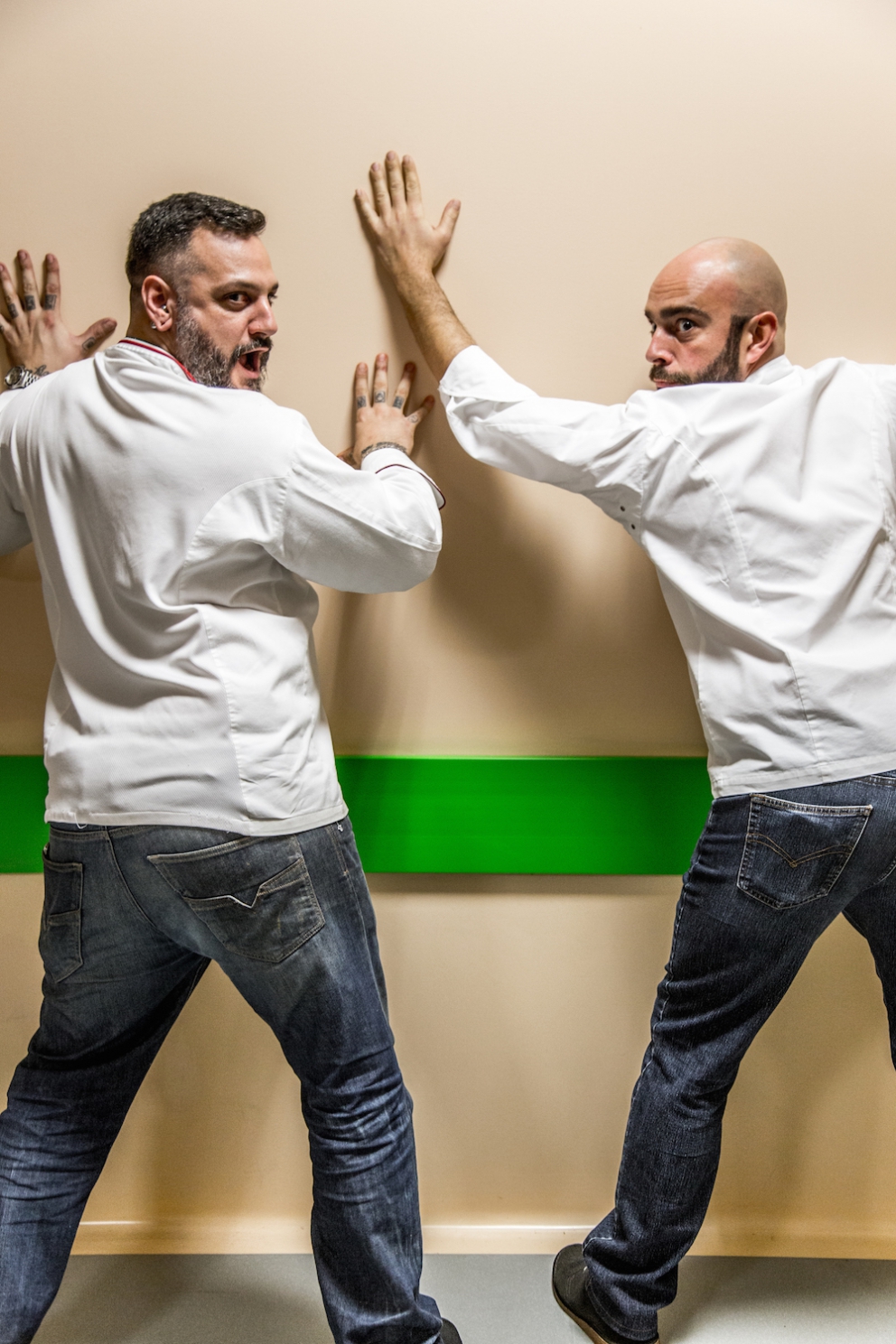 Galleria fotografica






Camilla Pietrantonio del Centro Clinico Nemo, infaticabile organizzatrice della serata









In cucina si prepara lo Sgombro Amarcord di Misha Sukyas del ristorante Puzzle: è marinato nel sangue di bue









I bun, panini al vapore, di Eugenio Roncoroni de Al Mercato









Alessandro Procopio del team Oldani, ristorante D'O di Cornaredo






