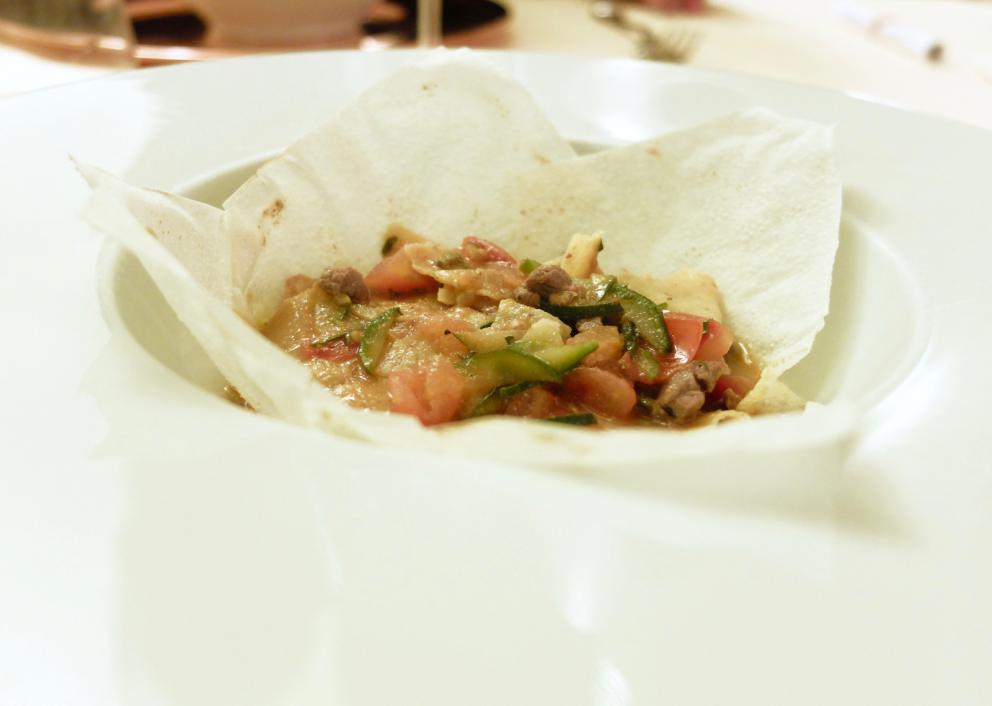 Galleria fotograficaLa nostra cena a La Subida negli scatti di Tanio Liotta. Ricotta salata su letto di polenta
Bruscandoli, pane condito, sclopit, uovo di quaglia
Dadolata di cervo e salmerino, insalata di topinambur, nuvola di polenta dorata: squisito
Girini: briciole di pasta, germogli, asparago selvatico, fiori di salvia selvatica e aglio orsino, sclopit e pomodoro. Delizia
