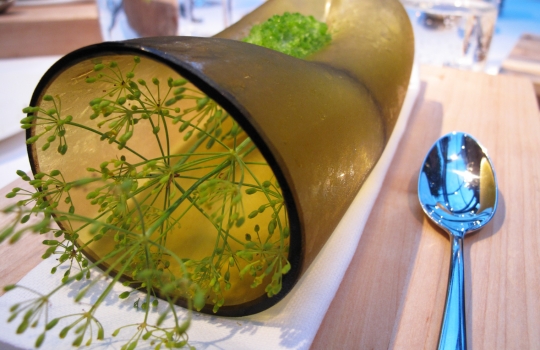 Galleria fotografica






Appetizer di chanterelle (saporiti come i nostri finferli) e germogli dell'orto








Trota arcobaleno (cotta a 55°C per 15 minuti) e cavoli








Consommè di pomodoro: 4 tipi di pomodoro dell'isola, in 4 consistenze





