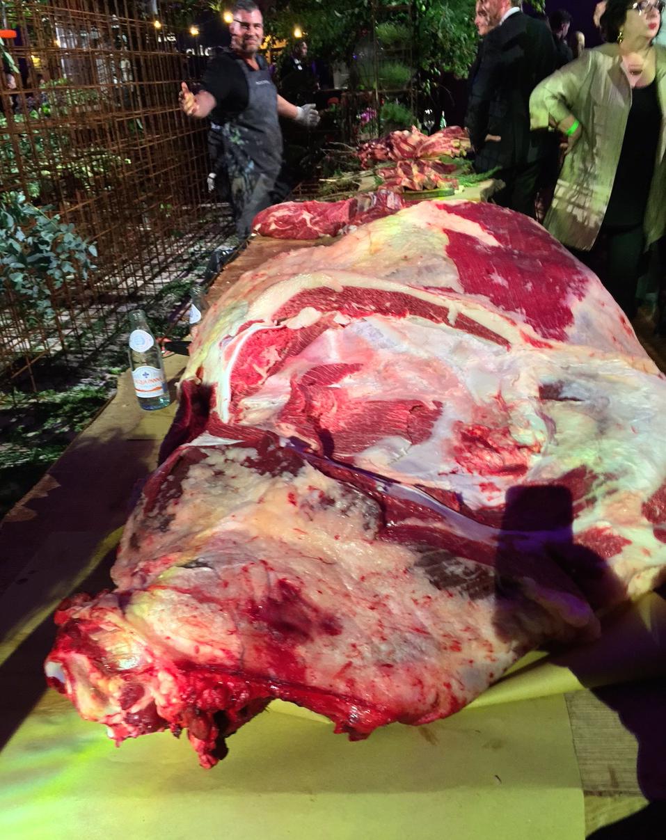 Galleria fotografica






Con l'aereo che sarebbe atterrato all'aeroporto di Melbourne alle 4.20 del mattino di martedì 4 aprile, ha fatto davvero piacere entrare della stanza 1729 del Langham Hotel lungo la South Bank del fiume Yarra e trovarvi della frutta fresca









Lo skyline notturno di Melbourne dalla camera al Langham. Il sole sarebbe sorto un paio d'ore dopo









Prima colazione con vista sul centro di Melbourne e il corso del fiume Yarra









Nicolas Chatenier, responsabile del panel francese nella giuria dei 50 Best, ha invitato stampa, cuochi e amici al Philippe Restaurant in pieno centro di Melbourne. «La Francia e i Fifty hanno avuto in passato relazioni torbulente che stiamo superando e così eccoci qui da uno chef che ha lavorato per anni e anni con Paul Bocuse». In effetti Philippe Mouchel è quanto di più lontano possiamo aspettarci oggi da una tavola contemporanea. Da un eccesso all'altro?









Clement Vachon e Yannick Alléno









Mauro Colagreco e Massimiliano Alajmo. Per la prima volta è toccato al fratello chef rappresentare le Calandre ai 50 Best. In passato, a Londra e a New York, era sempre andato Raffaele Alajmo









Dominique Crenn, argento vivo









Una tavola italiana è sempre allegra e calamita tutti, anche Yoshihiro Narisawa









La prima cena a Melbourne? Cafè Di Stasio, la buona Italia nel mondo









Rinaldo Di Stasio, per tutti Ronnie, produce vino nella Yarra Valley dal 1994. Le etichette le cura suo padre in maniera molto singolare: scrivendo l'originale a mano



















«DOC, siamo nati pizzaioli» è scritto su una grande lavagna in una delle due pizzerie chiamate DOC da Tony Nicolini. Questa è quella in Albert Park









La stessa inquadratura di prima ma con i fattori invertiti per evidenziare la foto di papà Nicolini quando era un giovane pizzaiolo arrivato nella metropoli dello stato di Victoria









Volo di mongolfiere su Melbourne all'alba di mercoledì 5 aprile 2017









Mercoledì 5 aprile, ore 9.30 del mattino, il giorno della verità dei Fifty Best 2017: la tensione di Massimo Bottura in attesa della sera









Massimo Bottura e Ben Shewry, chef neozelandese trapiantato a Melbourne in Australia









Dan Barber, chef-patron di Blue Hill at Stone Barns poco a nord di New York. Profeta della sostenibilità a 360° ha sospirato e poi sorriso quando gli abbiamo chiesto di Donald Trump presidente: «Il mio lavoro diventa più difficile, ma la sfida molto più interessante»









A conferenza e interviste concluse, posano i 5 chef intervistati. Da sinistra verso destra Gaggan Anand, Dan Barber, Elena Arzak, Virgilio Martinez e Yannick Alléno









Foto ricordo per me con, da sinistra, Virgilio Martinez, Valeria Senigaglia, Alessandra Gesuelli, Gaggan Anand e Elisabetta Canoro









Mercoledì 5 aprile a Melbourne: alle 6.30 della sera vengono aperti gli ingressi del Royal Exhibition Building e i quasi 1000 invitati iniziano a defluire, suddivisi in due file. A destra red carpet per i vip, a sinistra il dietro le quinte per la stampa









Finiti gli scatti con mogli, fidanzate e amici, Alajmo, Bottura, Crippa e Romito, reggendo un A4 ciascuno, ricorderanno così l'amico Bob Noto, scomparso a Torino lo scorso 23 marzo. Davvero un bel gesto









All'incrocio dei due assi di un edificio che quando venne inaugurato, nel 1880, era il più grande dell'intera Australia, due grandi postazioni per il party post-premiazione. Da una parte il pesce...






