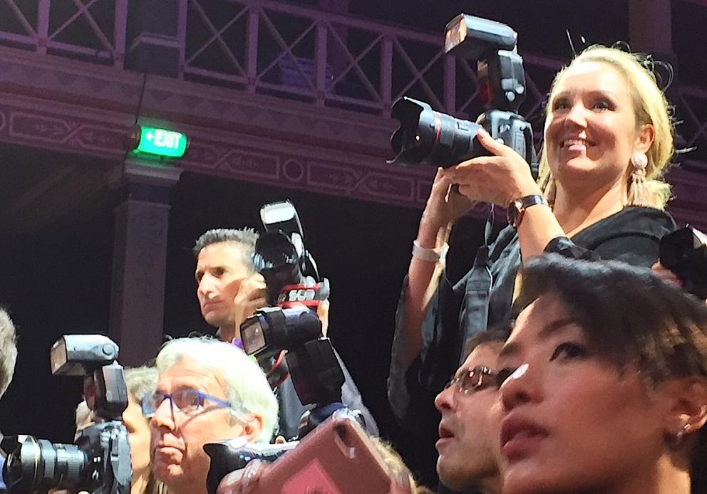 Galleria fotografica






Con l'aereo che sarebbe atterrato all'aeroporto di Melbourne alle 4.20 del mattino di martedì 4 aprile, ha fatto davvero piacere entrare della stanza 1729 del Langham Hotel lungo la South Bank del fiume Yarra e trovarvi della frutta fresca









Lo skyline notturno di Melbourne dalla camera al Langham. Il sole sarebbe sorto un paio d'ore dopo









Prima colazione con vista sul centro di Melbourne e il corso del fiume Yarra









Nicolas Chatenier, responsabile del panel francese nella giuria dei 50 Best, ha invitato stampa, cuochi e amici al Philippe Restaurant in pieno centro di Melbourne. «La Francia e i Fifty hanno avuto in passato relazioni torbulente che stiamo superando e così eccoci qui da uno chef che ha lavorato per anni e anni con Paul Bocuse». In effetti Philippe Mouchel è quanto di più lontano possiamo aspettarci oggi da una tavola contemporanea. Da un eccesso all'altro?









Clement Vachon e Yannick Alléno









Mauro Colagreco e Massimiliano Alajmo. Per la prima volta è toccato al fratello chef rappresentare le Calandre ai 50 Best. In passato, a Londra e a New York, era sempre andato Raffaele Alajmo









Dominique Crenn, argento vivo









Una tavola italiana è sempre allegra e calamita tutti, anche Yoshihiro Narisawa









La prima cena a Melbourne? Cafè Di Stasio, la buona Italia nel mondo









Rinaldo Di Stasio, per tutti Ronnie, produce vino nella Yarra Valley dal 1994. Le etichette le cura suo padre in maniera molto singolare: scrivendo l'originale a mano



















«DOC, siamo nati pizzaioli» è scritto su una grande lavagna in una delle due pizzerie chiamate DOC da Tony Nicolini. Questa è quella in Albert Park









La stessa inquadratura di prima ma con i fattori invertiti per evidenziare la foto di papà Nicolini quando era un giovane pizzaiolo arrivato nella metropoli dello stato di Victoria









Volo di mongolfiere su Melbourne all'alba di mercoledì 5 aprile 2017









Mercoledì 5 aprile, ore 9.30 del mattino, il giorno della verità dei Fifty Best 2017: la tensione di Massimo Bottura in attesa della sera









Massimo Bottura e Ben Shewry, chef neozelandese trapiantato a Melbourne in Australia









Dan Barber, chef-patron di Blue Hill at Stone Barns poco a nord di New York. Profeta della sostenibilità a 360° ha sospirato e poi sorriso quando gli abbiamo chiesto di Donald Trump presidente: «Il mio lavoro diventa più difficile, ma la sfida molto più interessante»









A conferenza e interviste concluse, posano i 5 chef intervistati. Da sinistra verso destra Gaggan Anand, Dan Barber, Elena Arzak, Virgilio Martinez e Yannick Alléno









Foto ricordo per me con, da sinistra, Virgilio Martinez, Valeria Senigaglia, Alessandra Gesuelli, Gaggan Anand e Elisabetta Canoro









Mercoledì 5 aprile a Melbourne: alle 6.30 della sera vengono aperti gli ingressi del Royal Exhibition Building e i quasi 1000 invitati iniziano a defluire, suddivisi in due file. A destra red carpet per i vip, a sinistra il dietro le quinte per la stampa









Finiti gli scatti con mogli, fidanzate e amici, Alajmo, Bottura, Crippa e Romito, reggendo un A4 ciascuno, ricorderanno così l'amico Bob Noto, scomparso a Torino lo scorso 23 marzo. Davvero un bel gesto









All'incrocio dei due assi di un edificio che quando venne inaugurato, nel 1880, era il più grande dell'intera Australia, due grandi postazioni per il party post-premiazione. Da una parte il pesce...









E dall'altra la carne bovina. Lavorata sul posto, poi cotta alla brace all'esterno assieme a dell'ottimo agnello, la vista della mezzena di un manzo non ha entusiasmato tutti gli ospiti. Nell'alta cucina c'è anche chi è vegetariano o vegano...









Massimo Bottura e Massimiliano Alajmo ormai a giochi fatti e, soprattutto, annunciati









Tra gli espositori di cose buone durante la cerimonia anche Calia, un distributore di qualità con un miele da favola da fiori di Leatherwood, un arbusto che cresce in Tasmania. Ne ho chiesto un campione da portare con me in Italia, mi è stato dato con questa motivazione: «Lo prenda pure perché ha chiesto il permesso invece di mettersi in tasca la boccetta». In un certo senso, edificante









Il diavolo non fa i coperchi, l'iPhone non sempre fa le foto a fuoco soprattutto quando chi lo usa ha fretta di fissare un gruppo di mogli degli chef premiati come al centro Lara Gilmore, la signora Bottura






