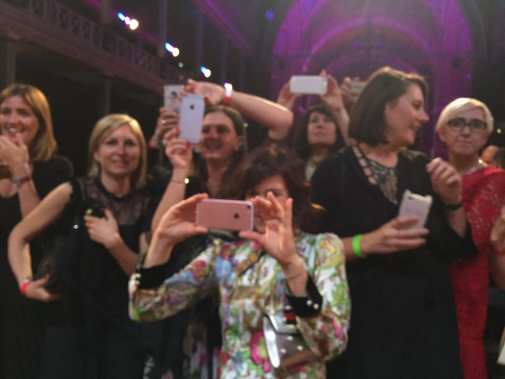 Galleria fotografica






Con l'aereo che sarebbe atterrato all'aeroporto di Melbourne alle 4.20 del mattino di martedì 4 aprile, ha fatto davvero piacere entrare della stanza 1729 del Langham Hotel lungo la South Bank del fiume Yarra e trovarvi della frutta fresca









Lo skyline notturno di Melbourne dalla camera al Langham. Il sole sarebbe sorto un paio d'ore dopo









Prima colazione con vista sul centro di Melbourne e il corso del fiume Yarra









Nicolas Chatenier, responsabile del panel francese nella giuria dei 50 Best, ha invitato stampa, cuochi e amici al Philippe Restaurant in pieno centro di Melbourne. «La Francia e i Fifty hanno avuto in passato relazioni torbulente che stiamo superando e così eccoci qui da uno chef che ha lavorato per anni e anni con Paul Bocuse». In effetti Philippe Mouchel è quanto di più lontano possiamo aspettarci oggi da una tavola contemporanea. Da un eccesso all'altro?









Clement Vachon e Yannick Alléno









Mauro Colagreco e Massimiliano Alajmo. Per la prima volta è toccato al fratello chef rappresentare le Calandre ai 50 Best. In passato, a Londra e a New York, era sempre andato Raffaele Alajmo









Dominique Crenn, argento vivo









Una tavola italiana è sempre allegra e calamita tutti, anche Yoshihiro Narisawa









La prima cena a Melbourne? Cafè Di Stasio, la buona Italia nel mondo









Rinaldo Di Stasio, per tutti Ronnie, produce vino nella Yarra Valley dal 1994. Le etichette le cura suo padre in maniera molto singolare: scrivendo l'originale a mano



















«DOC, siamo nati pizzaioli» è scritto su una grande lavagna in una delle due pizzerie chiamate DOC da Tony Nicolini. Questa è quella in Albert Park









La stessa inquadratura di prima ma con i fattori invertiti per evidenziare la foto di papà Nicolini quando era un giovane pizzaiolo arrivato nella metropoli dello stato di Victoria









Volo di mongolfiere su Melbourne all'alba di mercoledì 5 aprile 2017









Mercoledì 5 aprile, ore 9.30 del mattino, il giorno della verità dei Fifty Best 2017: la tensione di Massimo Bottura in attesa della sera









Massimo Bottura e Ben Shewry, chef neozelandese trapiantato a Melbourne in Australia









Dan Barber, chef-patron di Blue Hill at Stone Barns poco a nord di New York. Profeta della sostenibilità a 360° ha sospirato e poi sorriso quando gli abbiamo chiesto di Donald Trump presidente: «Il mio lavoro diventa più difficile, ma la sfida molto più interessante»









A conferenza e interviste concluse, posano i 5 chef intervistati. Da sinistra verso destra Gaggan Anand, Dan Barber, Elena Arzak, Virgilio Martinez e Yannick Alléno









Foto ricordo per me con, da sinistra, Virgilio Martinez, Valeria Senigaglia, Alessandra Gesuelli, Gaggan Anand e Elisabetta Canoro









Mercoledì 5 aprile a Melbourne: alle 6.30 della sera vengono aperti gli ingressi del Royal Exhibition Building e i quasi 1000 invitati iniziano a defluire, suddivisi in due file. A destra red carpet per i vip, a sinistra il dietro le quinte per la stampa









Finiti gli scatti con mogli, fidanzate e amici, Alajmo, Bottura, Crippa e Romito, reggendo un A4 ciascuno, ricorderanno così l'amico Bob Noto, scomparso a Torino lo scorso 23 marzo. Davvero un bel gesto









All'incrocio dei due assi di un edificio che quando venne inaugurato, nel 1880, era il più grande dell'intera Australia, due grandi postazioni per il party post-premiazione. Da una parte il pesce...









E dall'altra la carne bovina. Lavorata sul posto, poi cotta alla brace all'esterno assieme a dell'ottimo agnello, la vista della mezzena di un manzo non ha entusiasmato tutti gli ospiti. Nell'alta cucina c'è anche chi è vegetariano o vegano...









Massimo Bottura e Massimiliano Alajmo ormai a giochi fatti e, soprattutto, annunciati









Tra gli espositori di cose buone durante la cerimonia anche Calia, un distributore di qualità con un miele da favola da fiori di Leatherwood, un arbusto che cresce in Tasmania. Ne ho chiesto un campione da portare con me in Italia, mi è stato dato con questa motivazione: «Lo prenda pure perché ha chiesto il permesso invece di mettersi in tasca la boccetta». In un certo senso, edificante






