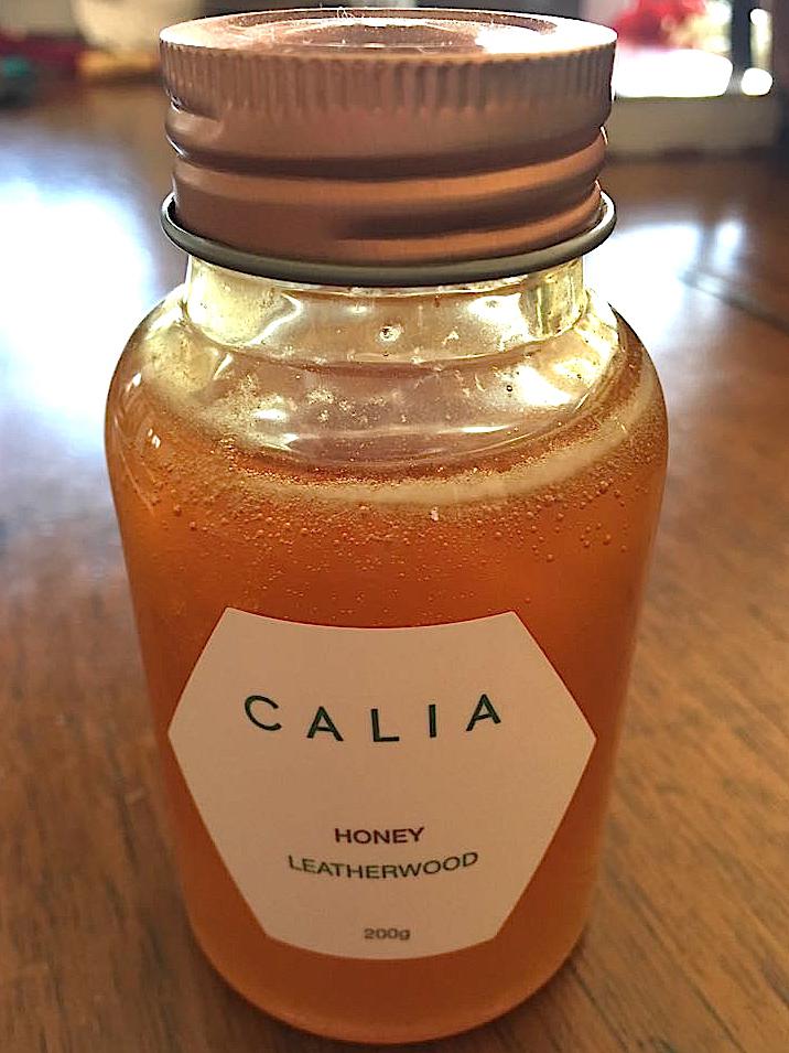 Galleria fotografica






Con l'aereo che sarebbe atterrato all'aeroporto di Melbourne alle 4.20 del mattino di martedì 4 aprile, ha fatto davvero piacere entrare della stanza 1729 del Langham Hotel lungo la South Bank del fiume Yarra e trovarvi della frutta fresca









Lo skyline notturno di Melbourne dalla camera al Langham. Il sole sarebbe sorto un paio d'ore dopo









Prima colazione con vista sul centro di Melbourne e il corso del fiume Yarra









Nicolas Chatenier, responsabile del panel francese nella giuria dei 50 Best, ha invitato stampa, cuochi e amici al Philippe Restaurant in pieno centro di Melbourne. «La Francia e i Fifty hanno avuto in passato relazioni torbulente che stiamo superando e così eccoci qui da uno chef che ha lavorato per anni e anni con Paul Bocuse». In effetti Philippe Mouchel è quanto di più lontano possiamo aspettarci oggi da una tavola contemporanea. Da un eccesso all'altro?









Clement Vachon e Yannick Alléno









Mauro Colagreco e Massimiliano Alajmo. Per la prima volta è toccato al fratello chef rappresentare le Calandre ai 50 Best. In passato, a Londra e a New York, era sempre andato Raffaele Alajmo









Dominique Crenn, argento vivo









Una tavola italiana è sempre allegra e calamita tutti, anche Yoshihiro Narisawa









La prima cena a Melbourne? Cafè Di Stasio, la buona Italia nel mondo









Rinaldo Di Stasio, per tutti Ronnie, produce vino nella Yarra Valley dal 1994. Le etichette le cura suo padre in maniera molto singolare: scrivendo l'originale a mano



















«DOC, siamo nati pizzaioli» è scritto su una grande lavagna in una delle due pizzerie chiamate DOC da Tony Nicolini. Questa è quella in Albert Park









La stessa inquadratura di prima ma con i fattori invertiti per evidenziare la foto di papà Nicolini quando era un giovane pizzaiolo arrivato nella metropoli dello stato di Victoria









Volo di mongolfiere su Melbourne all'alba di mercoledì 5 aprile 2017









Mercoledì 5 aprile, ore 9.30 del mattino, il giorno della verità dei Fifty Best 2017: la tensione di Massimo Bottura in attesa della sera









Massimo Bottura e Ben Shewry, chef neozelandese trapiantato a Melbourne in Australia









Dan Barber, chef-patron di Blue Hill at Stone Barns poco a nord di New York. Profeta della sostenibilità a 360° ha sospirato e poi sorriso quando gli abbiamo chiesto di Donald Trump presidente: «Il mio lavoro diventa più difficile, ma la sfida molto più interessante»









A conferenza e interviste concluse, posano i 5 chef intervistati. Da sinistra verso destra Gaggan Anand, Dan Barber, Elena Arzak, Virgilio Martinez e Yannick Alléno









Foto ricordo per me con, da sinistra, Virgilio Martinez, Valeria Senigaglia, Alessandra Gesuelli, Gaggan Anand e Elisabetta Canoro









Mercoledì 5 aprile a Melbourne: alle 6.30 della sera vengono aperti gli ingressi del Royal Exhibition Building e i quasi 1000 invitati iniziano a defluire, suddivisi in due file. A destra red carpet per i vip, a sinistra il dietro le quinte per la stampa









Finiti gli scatti con mogli, fidanzate e amici, Alajmo, Bottura, Crippa e Romito, reggendo un A4 ciascuno, ricorderanno così l'amico Bob Noto, scomparso a Torino lo scorso 23 marzo. Davvero un bel gesto









All'incrocio dei due assi di un edificio che quando venne inaugurato, nel 1880, era il più grande dell'intera Australia, due grandi postazioni per il party post-premiazione. Da una parte il pesce...









E dall'altra la carne bovina. Lavorata sul posto, poi cotta alla brace all'esterno assieme a dell'ottimo agnello, la vista della mezzena di un manzo non ha entusiasmato tutti gli ospiti. Nell'alta cucina c'è anche chi è vegetariano o vegano...









Massimo Bottura e Massimiliano Alajmo ormai a giochi fatti e, soprattutto, annunciati






