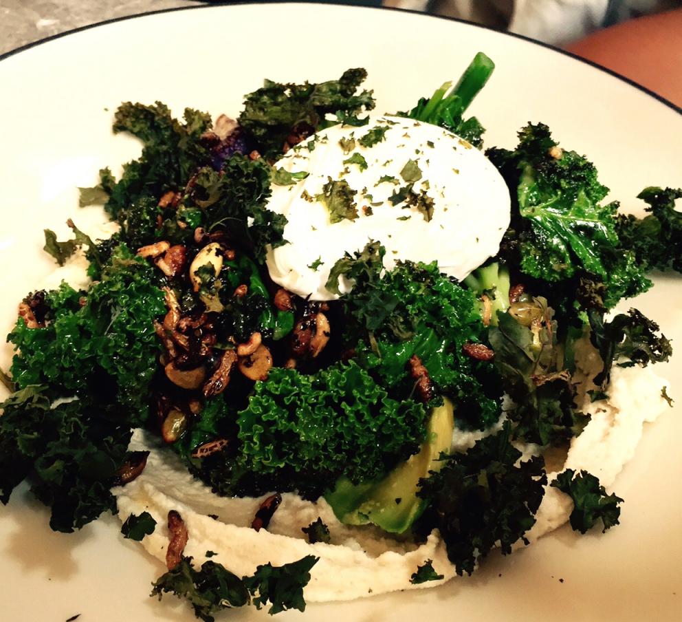 Galleria fotografica






Con l'aereo che sarebbe atterrato all'aeroporto di Melbourne alle 4.20 del mattino di martedì 4 aprile, ha fatto davvero piacere entrare della stanza 1729 del Langham Hotel lungo la South Bank del fiume Yarra e trovarvi della frutta fresca









Lo skyline notturno di Melbourne dalla camera al Langham. Il sole sarebbe sorto un paio d'ore dopo









Prima colazione con vista sul centro di Melbourne e il corso del fiume Yarra









Nicolas Chatenier, responsabile del panel francese nella giuria dei 50 Best, ha invitato stampa, cuochi e amici al Philippe Restaurant in pieno centro di Melbourne. «La Francia e i Fifty hanno avuto in passato relazioni torbulente che stiamo superando e così eccoci qui da uno chef che ha lavorato per anni e anni con Paul Bocuse». In effetti Philippe Mouchel è quanto di più lontano possiamo aspettarci oggi da una tavola contemporanea. Da un eccesso all'altro?









Clement Vachon e Yannick Alléno









Mauro Colagreco e Massimiliano Alajmo. Per la prima volta è toccato al fratello chef rappresentare le Calandre ai 50 Best. In passato, a Londra e a New York, era sempre andato Raffaele Alajmo









Dominique Crenn, argento vivo









Una tavola italiana è sempre allegra e calamita tutti, anche Yoshihiro Narisawa









La prima cena a Melbourne? Cafè Di Stasio, la buona Italia nel mondo









Rinaldo Di Stasio, per tutti Ronnie, produce vino nella Yarra Valley dal 1994. Le etichette le cura suo padre in maniera molto singolare: scrivendo l'originale a mano



















«DOC, siamo nati pizzaioli» è scritto su una grande lavagna in una delle due pizzerie chiamate DOC da Tony Nicolini. Questa è quella in Albert Park









La stessa inquadratura di prima ma con i fattori invertiti per evidenziare la foto di papà Nicolini quando era un giovane pizzaiolo arrivato nella metropoli dello stato di Victoria









Volo di mongolfiere su Melbourne all'alba di mercoledì 5 aprile 2017









Mercoledì 5 aprile, ore 9.30 del mattino, il giorno della verità dei Fifty Best 2017: la tensione di Massimo Bottura in attesa della sera









Massimo Bottura e Ben Shewry, chef neozelandese trapiantato a Melbourne in Australia









Dan Barber, chef-patron di Blue Hill at Stone Barns poco a nord di New York. Profeta della sostenibilità a 360° ha sospirato e poi sorriso quando gli abbiamo chiesto di Donald Trump presidente: «Il mio lavoro diventa più difficile, ma la sfida molto più interessante»









A conferenza e interviste concluse, posano i 5 chef intervistati. Da sinistra verso destra Gaggan Anand, Dan Barber, Elena Arzak, Virgilio Martinez e Yannick Alléno









Foto ricordo per me con, da sinistra, Virgilio Martinez, Valeria Senigaglia, Alessandra Gesuelli, Gaggan Anand e Elisabetta Canoro









Mercoledì 5 aprile a Melbourne: alle 6.30 della sera vengono aperti gli ingressi del Royal Exhibition Building e i quasi 1000 invitati iniziano a defluire, suddivisi in due file. A destra red carpet per i vip, a sinistra il dietro le quinte per la stampa









Finiti gli scatti con mogli, fidanzate e amici, Alajmo, Bottura, Crippa e Romito, reggendo un A4 ciascuno, ricorderanno così l'amico Bob Noto, scomparso a Torino lo scorso 23 marzo. Davvero un bel gesto









All'incrocio dei due assi di un edificio che quando venne inaugurato, nel 1880, era il più grande dell'intera Australia, due grandi postazioni per il party post-premiazione. Da una parte il pesce...









E dall'altra la carne bovina. Lavorata sul posto, poi cotta alla brace all'esterno assieme a dell'ottimo agnello, la vista della mezzena di un manzo non ha entusiasmato tutti gli ospiti. Nell'alta cucina c'è anche chi è vegetariano o vegano...









Massimo Bottura e Massimiliano Alajmo ormai a giochi fatti e, soprattutto, annunciati









Tra gli espositori di cose buone durante la cerimonia anche Calia, un distributore di qualità con un miele da favola da fiori di Leatherwood, un arbusto che cresce in Tasmania. Ne ho chiesto un campione da portare con me in Italia, mi è stato dato con questa motivazione: «Lo prenda pure perché ha chiesto il permesso invece di mettersi in tasca la boccetta». In un certo senso, edificante









Il diavolo non fa i coperchi, l'iPhone non sempre fa le foto a fuoco soprattutto quando chi lo usa ha fretta di fissare un gruppo di mogli degli chef premiati come al centro Lara Gilmore, la signora Bottura









Ai fotografi professionisti le foto non vengono mai sfuocate. E se capita è perché lo volevano









Massimo Bottura non si separa mai da un tricolore che riporta i primi tre articoli della costituzione, uno per colore partendo ovviamante dal verde









Le premiazioni sono finite, la festa quasi e allora ben venga un paio di scarpe, comodissimi sandali per Ana Ros, Best Female Chef per il 2017









L'Higher Ground è un localone bello ma rumoroso accidenti, in centro a Melbourne, punto di riferimento per gli chef arrivati da tutto il mondo. Bottura e Humm vi hanno tenuto una conferenza prima della premiazione, Daniel vi è tornato con la moglie Olimpia il giorno dopo essere stato applaudito numero uno al mondo, giovedì 6 aprile









Toast e avocado all'Higher Ground per un cremoso inizio di giornata dopo una nottata in bianco per via dei 50 Best






