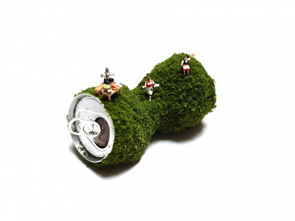 Galleria fotograficaBreakfast at Tiffany&rsquo;s
Seta, pvc, acciaio, cristallo, silicone
Bubbles are forever 
Nylon spalmato, pvc, vetro, alluminio
Make a wish...
Nylon spalmato, pvc, silicone, zucchero, cera
Ready to order? 
Carta fotografica, pvc
Lights, camera, action! 
Velluto di seta, pvc, ottone
Dreams are made of crumbs..
Rasatello di cotone, pvc, pane
Bank robbery
Velluto di seta, pvc, uova di quaglia, vernice acrilica
Bank robbery
Velluto di seta, pvc, uova di quaglia, vernice acrilica
Recipe for success 
Rasatello di cotone, pvc
