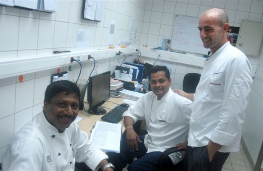 Galleria fotografica






Da sinistra, Federico Zanasi, Luca D’Amora e Moreno Cedroni. Dalle Marche alle Mauritius





