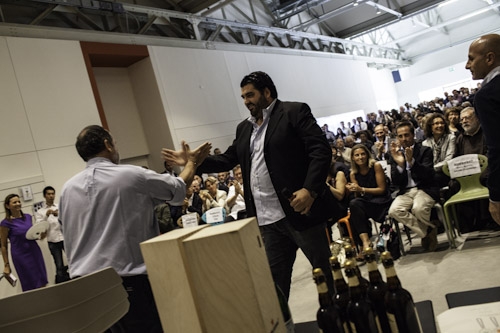 Galleria fotograficaHangar Bicocca, via Chiese 2, Milano. Per la prima volta teatro della presentazione della Guida di Identit&agrave;, &egrave; uno spazio polifunzionale nato nel 2004 dalla riconversione a spazio d&rsquo;arte contemporanea di un ex stabilimento appartenuto alla BredaAperto da gioved&igrave; a domenica, dalle 11 alle 23L'Hangar &egrave; anche HB Kids, programma di attivit&agrave; concepito apposta per i bimbi dai 12 ai 14 anni e le loro famiglie&nbsp;I Sette Palazzi Celesti di Anselm Kiefer, mostra permanente dell'HangarCon le permanenti, anche splendide mostre temporanee come Unidisplay di Carsten Nicolai, a&nbsp;cura di Chiara Bertola e Andrea LissoniSedie in attesa della conferenza di Identit&agrave;Claudio Scavizzi, regista di produzione, Magenta BureauRiunione pre-conferenza: Cinzia Benzi, colonna commerciale di Identit&agrave; Golose e Paolo MarchiAll'accoglienza: Annalisa Bianchi ed Elisa Pella di Magenta BureauClaudio Ceroni, presidente di Magenta Bureau, l'altra met&agrave; di Identit&agrave; GolosePaolo Marchi, l'altra met&agrave; di Identit&agrave; Golose, curatore della GuidaMain sponsorCarlo Cracco, ristorante CraccoOre 10.30, la sala inizia lentamente a riempirsiOre 11, la sala &egrave; gremita. In foto si riconoscono, da sinistra, Lorenzo Cogo, Fabio Pisani,&nbsp;Antonio Santini, Stefania Moroni, Gennaro Esposito, Mario Peqini, Alessandro NegriniTarsia Trevisan, giornalista di Class Life e splendida conduttrice della giornataFabio Barbaglini, da poco al timone della gloriosa Antica Osteria del Ponte di Cassinetta di Lugagnano (Milano)Carlo CraccoLuigi Taglienti, Trussardi alla ScalaChicco Cerea, Da Vittorio a Brusaporto (Bergamo)Anna Maschio, Bonaventura MaschioPadre Maurizio, Opera di San FrancescoGabriele Zanatta, caporedattore della GuidaAndrea Apreda, chef dell'Imago dell'Hotel Hassler e volto di Identit&agrave; New York, 12-14 ottobre prossimiElisabetta Serraiotto, responsabile Marketing & Comunicazione del Consorzio Grana Padano tra Claudio Ceroni e Paolo MarchiAl centro, Beniamino Nespor ed Eugenio Roncoroni de Al Mercato, MilanoSilvio Salmoiraghi dell'Acquerello di Fagnano Olona (Varese), Sorpresa dell'annoFederico De Cesare Viola, giornalista dell'annoMauro Mattei del Piazza Duomo d'Alba (Cn), Sommelier dell'annoAlessandro Pipero, Pipero al Rex, Roma, ma&icirc;tre dell'annoMezzo Christian Milone...... e l'altro mezzo del premio Birra in Cucina 2013Antonia Klugmann e Antonino Cannavacciuolo, migliore cuoca e miglior cuoco 2013Alice Delcourt dell'Erba Brusca di Milano,&nbsp;fresca vincitrice del Cous Cous Fest a San Vito Lo Capo (Trapani)Manuela Popolizio, spalla di Helmut K&ouml;cher del Merano Wine Festival (prossima edizione: 10-12 novembre 2012) e del Milano Food and Wine Festival (9-11 febbraio 2013)Alessia Magistroni, general manager dell&rsquo;Hangar BicoccaAimo Moroni, Il Luogo di Aimo e NadiaIn prima fila da sinistra, Aldo Palaoro, Comune di Milano, Sara Peirone di Lavazza, Marco Barbieri di Acqua Panna/S.Pellegrino, Alfredo Pratolongo di Heineken Italia ed Elisabetta Serraiotto, Consorzio Grana PadanoIrrompe Gennaro Esposito, Torre del Saracino di Vico Equense (Napoli)Da sinistra, Fumiko, Gennaro Esposito e Salvatore La Ragione de La Torre del Saracino (quest'ultimo premiato Sous chef dell'anno) con&nbsp;Carlo Mogolino di Torre RosazzaMario Peqini, pasticciere dell'anno, Aimo e Nadia, solleva una maglietta con la bandiera del suo paese: AlbaniaAntonia Klugmann, cuoca dell'anno con Daria Abbondi di Magenta Bureau