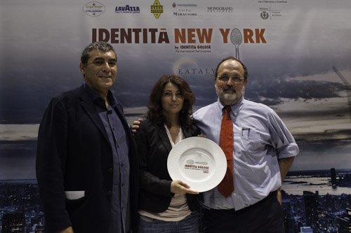 Galleria fotograficaHangar Bicocca, via Chiese 2, Milano. Per la prima volta teatro della presentazione della Guida di Identit&agrave;, &egrave; uno spazio polifunzionale nato nel 2004 dalla riconversione a spazio d&rsquo;arte contemporanea di un ex stabilimento appartenuto alla BredaAperto da gioved&igrave; a domenica, dalle 11 alle 23L'Hangar &egrave; anche HB Kids, programma di attivit&agrave; concepito apposta per i bimbi dai 12 ai 14 anni e le loro famiglie&nbsp;I Sette Palazzi Celesti di Anselm Kiefer, mostra permanente dell'HangarCon le permanenti, anche splendide mostre temporanee come Unidisplay di Carsten Nicolai, a&nbsp;cura di Chiara Bertola e Andrea LissoniSedie in attesa della conferenza di Identit&agrave;Claudio Scavizzi, regista di produzione, Magenta BureauRiunione pre-conferenza: Cinzia Benzi, colonna commerciale di Identit&agrave; Golose e Paolo MarchiAll'accoglienza: Annalisa Bianchi ed Elisa Pella di Magenta BureauClaudio Ceroni, presidente di Magenta Bureau, l'altra met&agrave; di Identit&agrave; GolosePaolo Marchi, l'altra met&agrave; di Identit&agrave; Golose, curatore della GuidaMain sponsorCarlo Cracco, ristorante CraccoOre 10.30, la sala inizia lentamente a riempirsiOre 11, la sala &egrave; gremita. In foto si riconoscono, da sinistra, Lorenzo Cogo, Fabio Pisani,&nbsp;Antonio Santini, Stefania Moroni, Gennaro Esposito, Mario Peqini, Alessandro NegriniTarsia Trevisan, giornalista di Class Life e splendida conduttrice della giornataFabio Barbaglini, da poco al timone della gloriosa Antica Osteria del Ponte di Cassinetta di Lugagnano (Milano)Carlo CraccoLuigi Taglienti, Trussardi alla ScalaChicco Cerea, Da Vittorio a Brusaporto (Bergamo)Anna Maschio, Bonaventura MaschioPadre Maurizio, Opera di San FrancescoGabriele Zanatta, caporedattore della GuidaAndrea Apreda, chef dell'Imago dell'Hotel Hassler e volto di Identit&agrave; New York, 12-14 ottobre prossimi